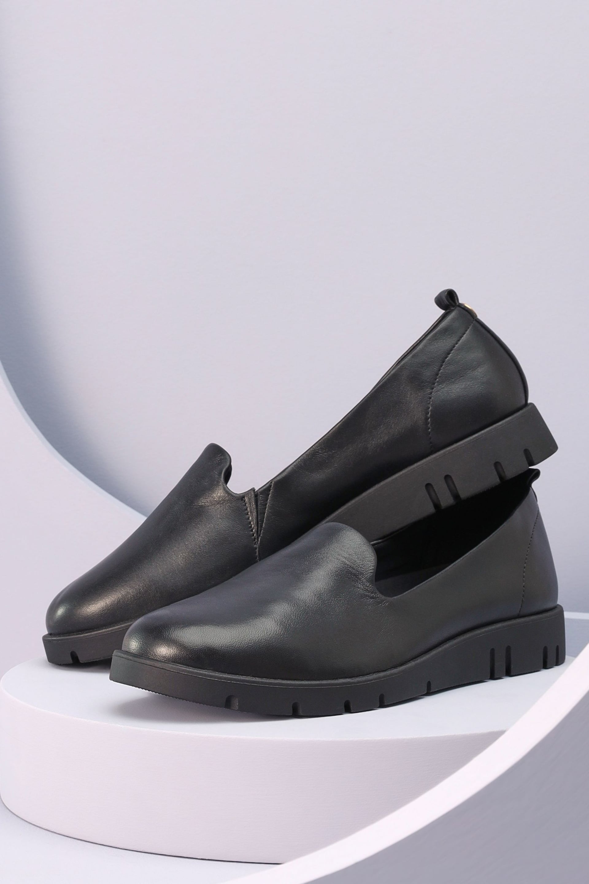 Black Forever Comfort® With Motionflex Leather Slip-On Shoes - Image 5 of 6