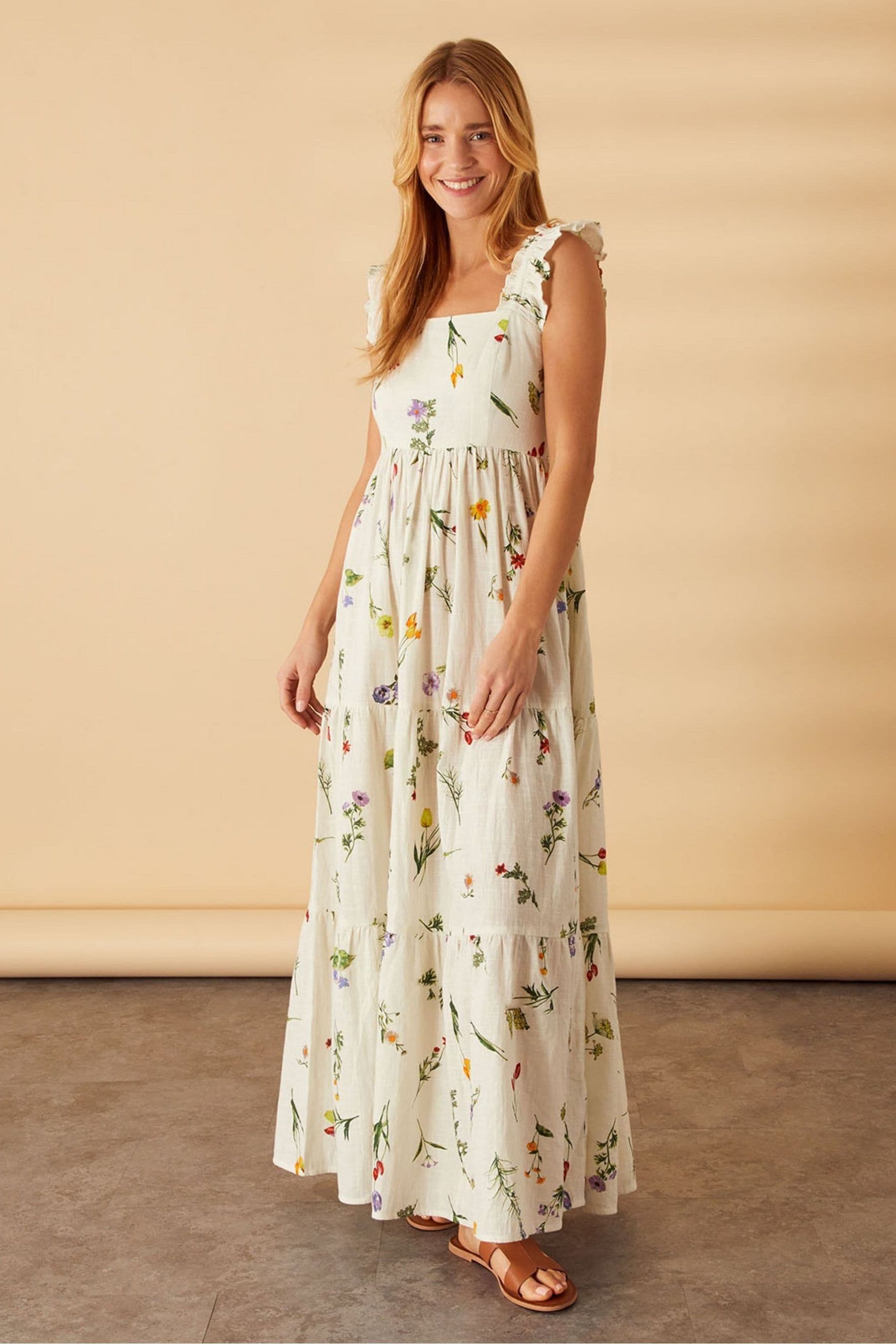 How to accessorize a floral maxi dress 2025