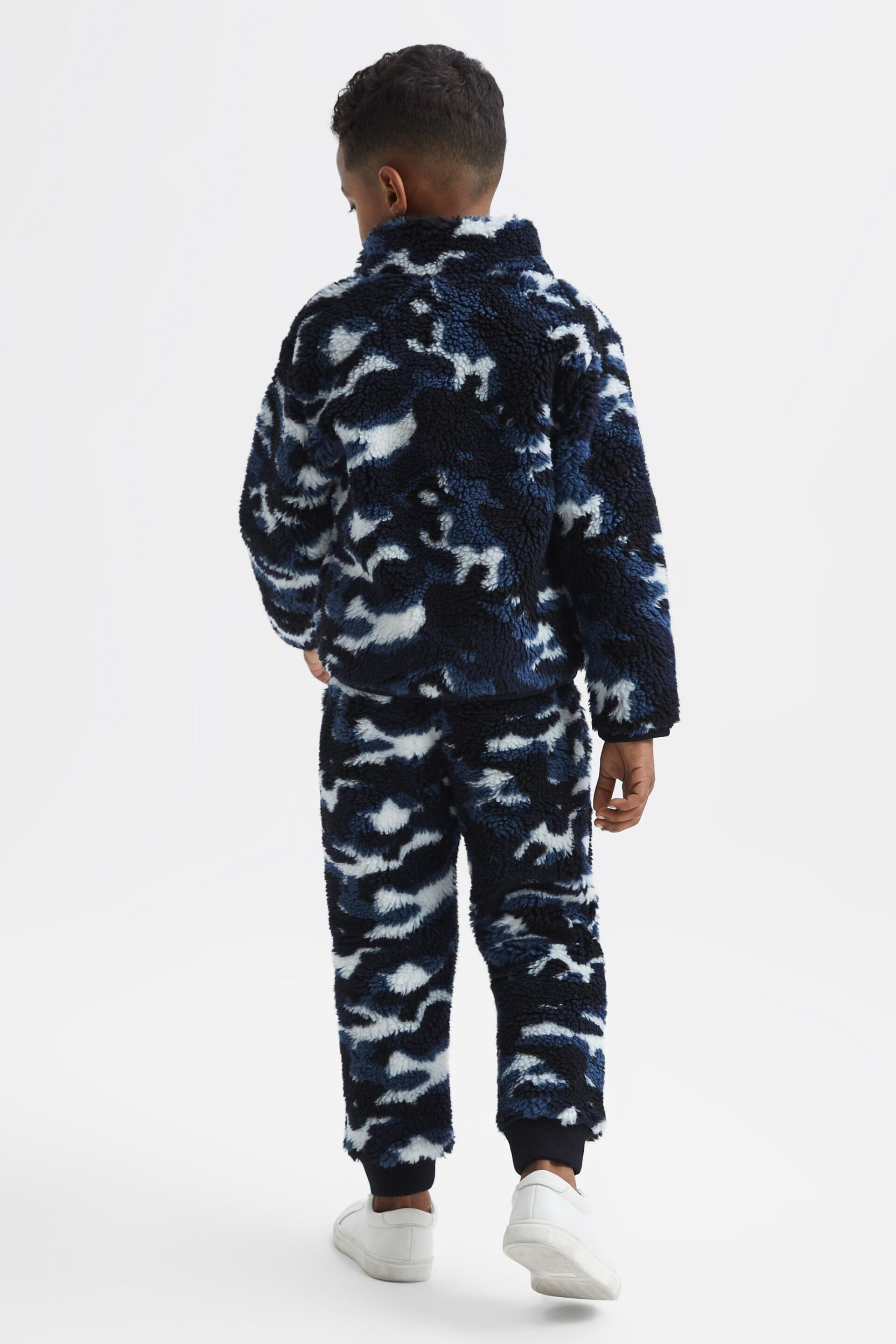 Reiss Blue Camo Deacon Junior Fleece Joggers - Image 6 of 7