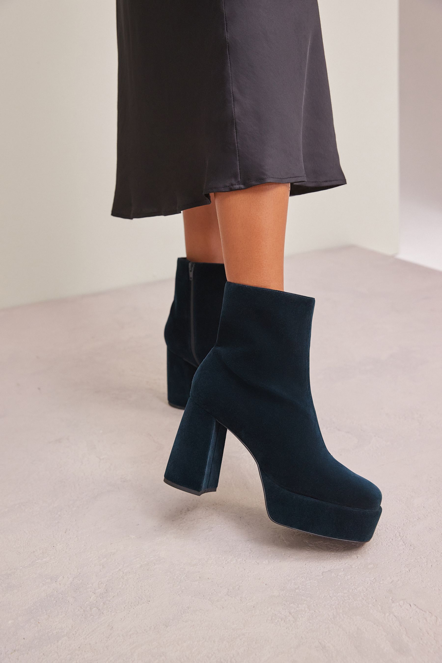 Blue velvet boots uk shop