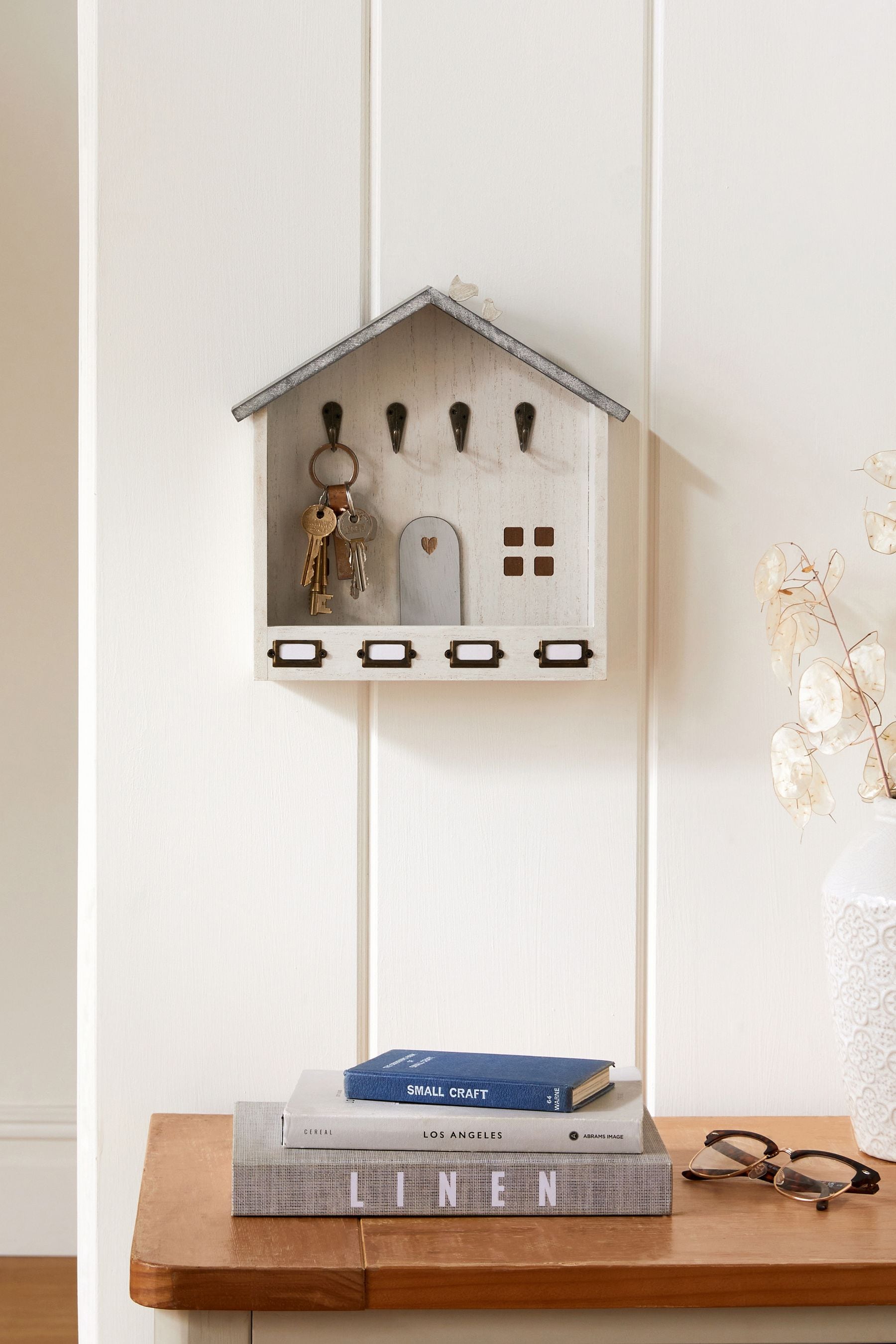 Key hooks next outlet