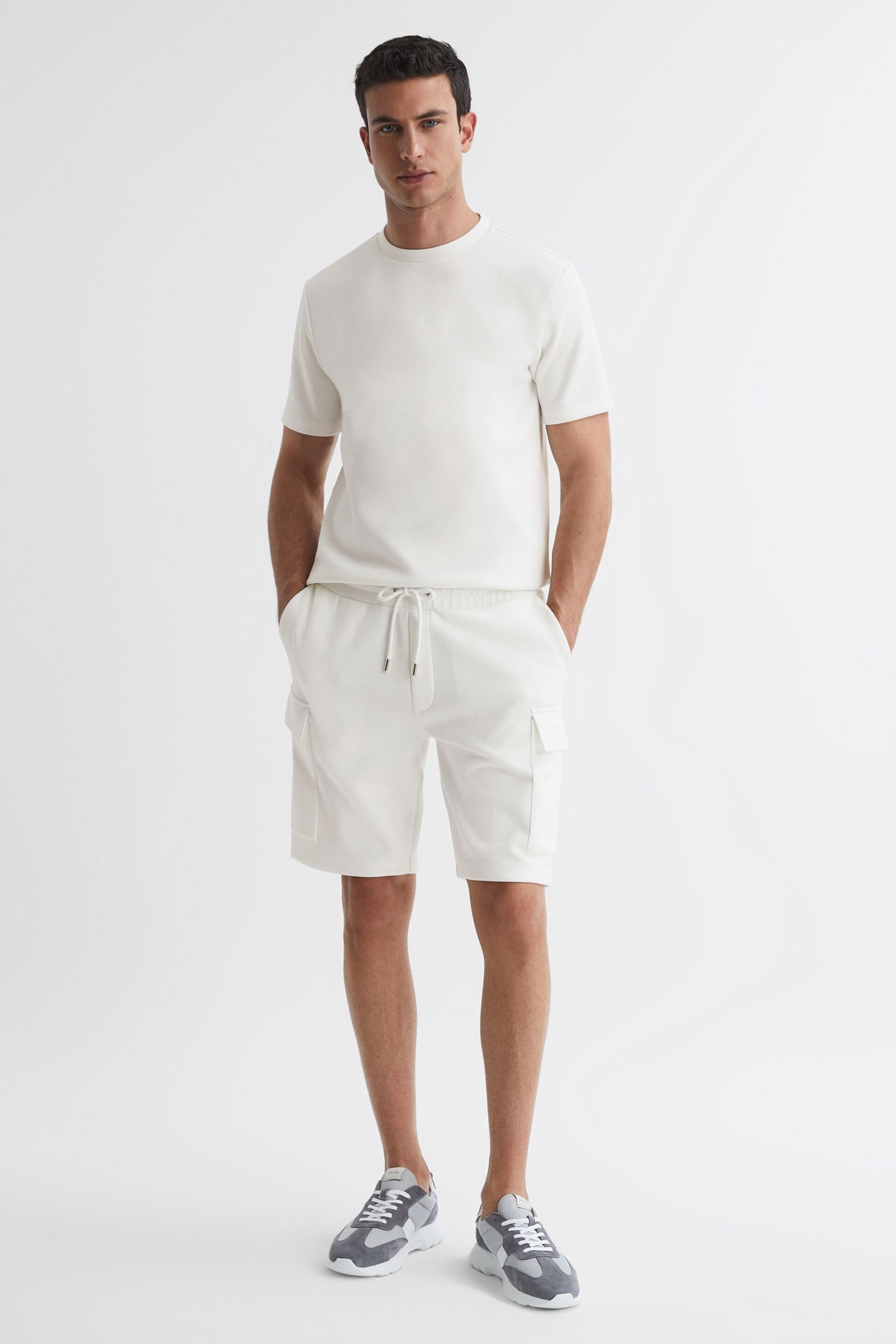 Reiss White Oliver Interlock Jersey Cargo Shorts - Image 1 of 4