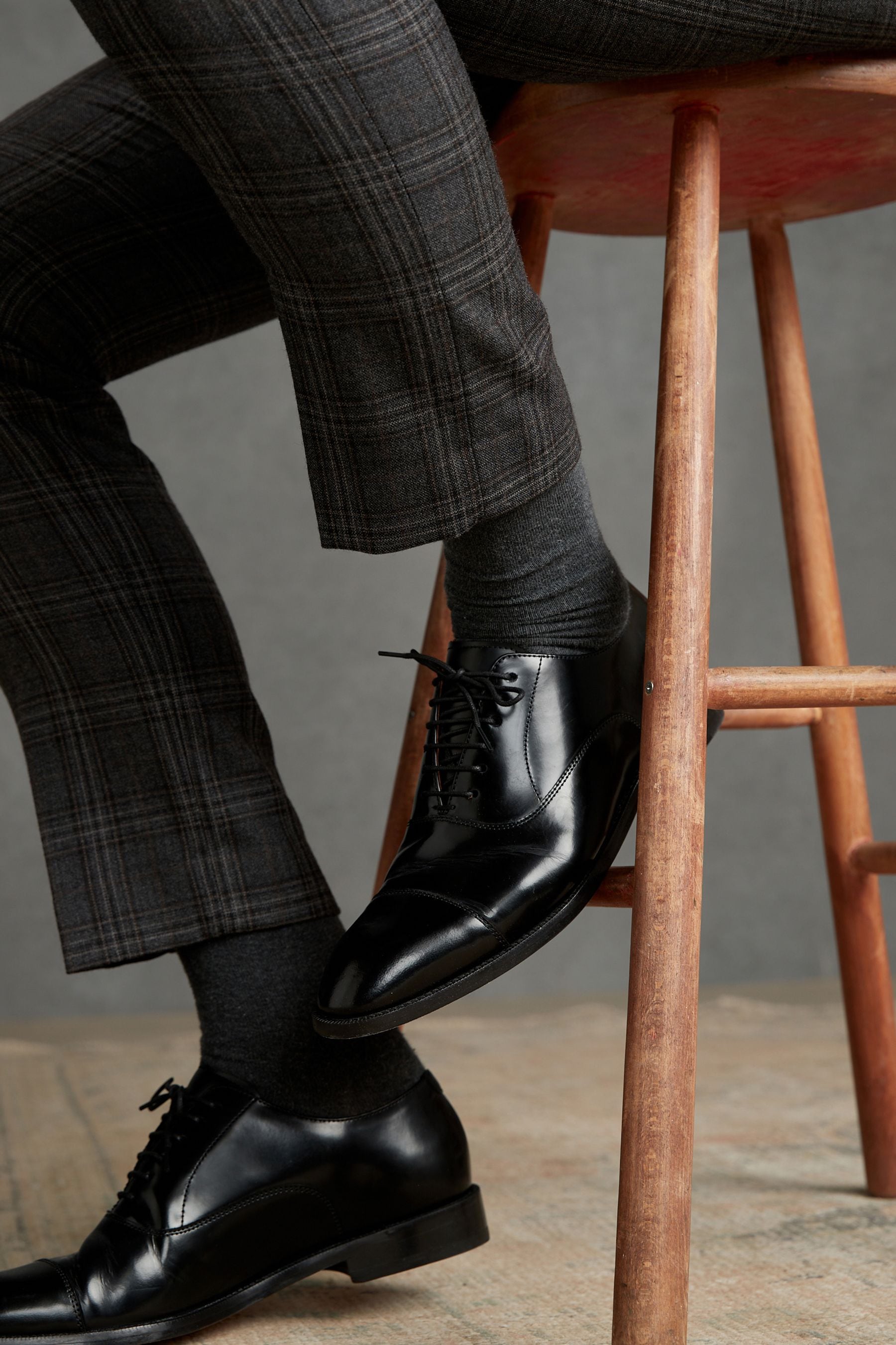Black Signature Leather Sole Oxford Toe Cap Shoes