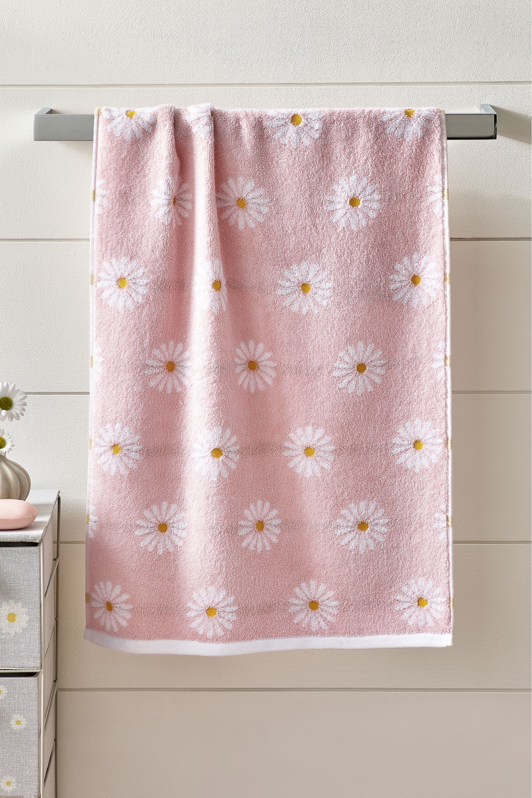 Pink Daisy 100 Cotton Towel