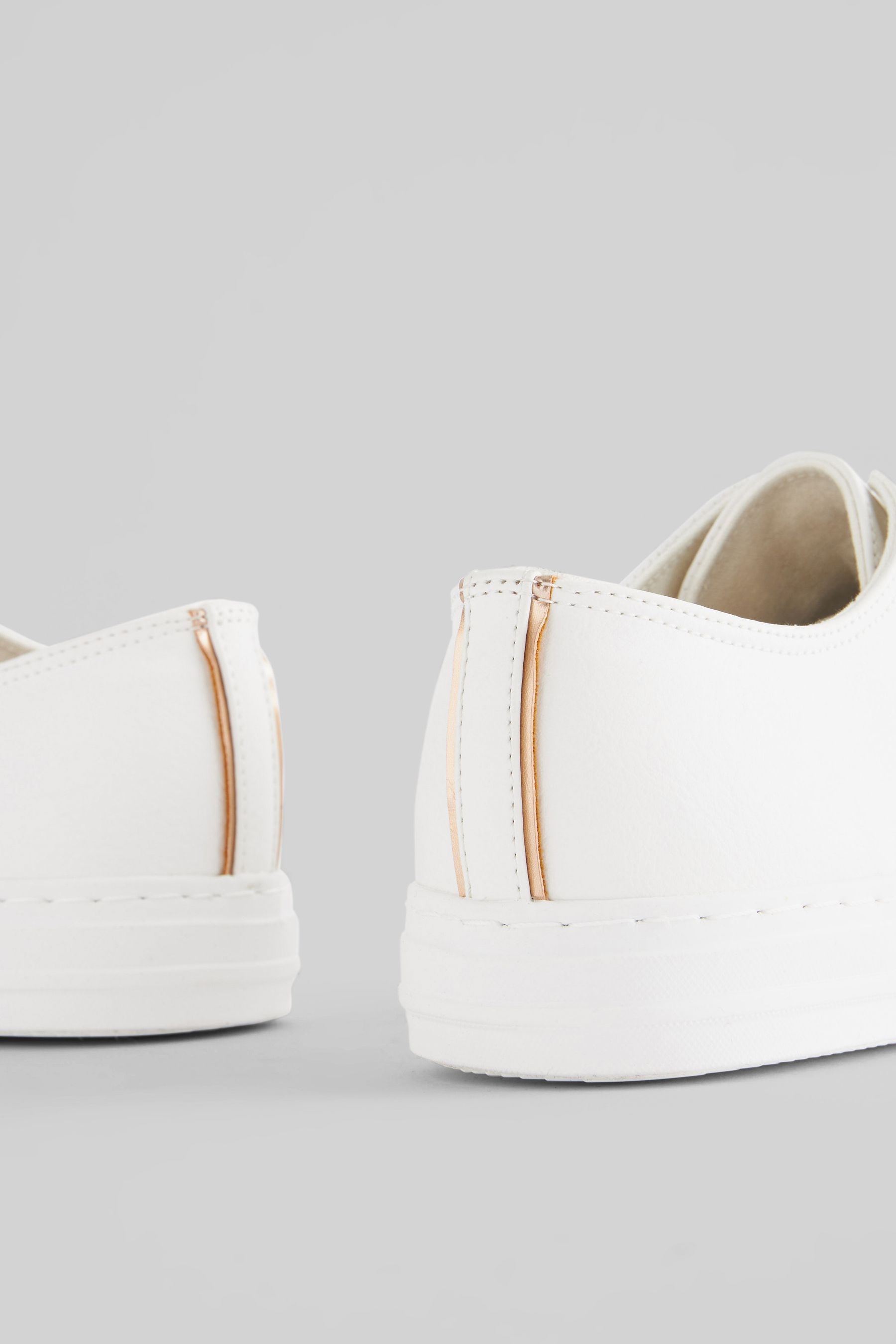 White baseball trainers discount