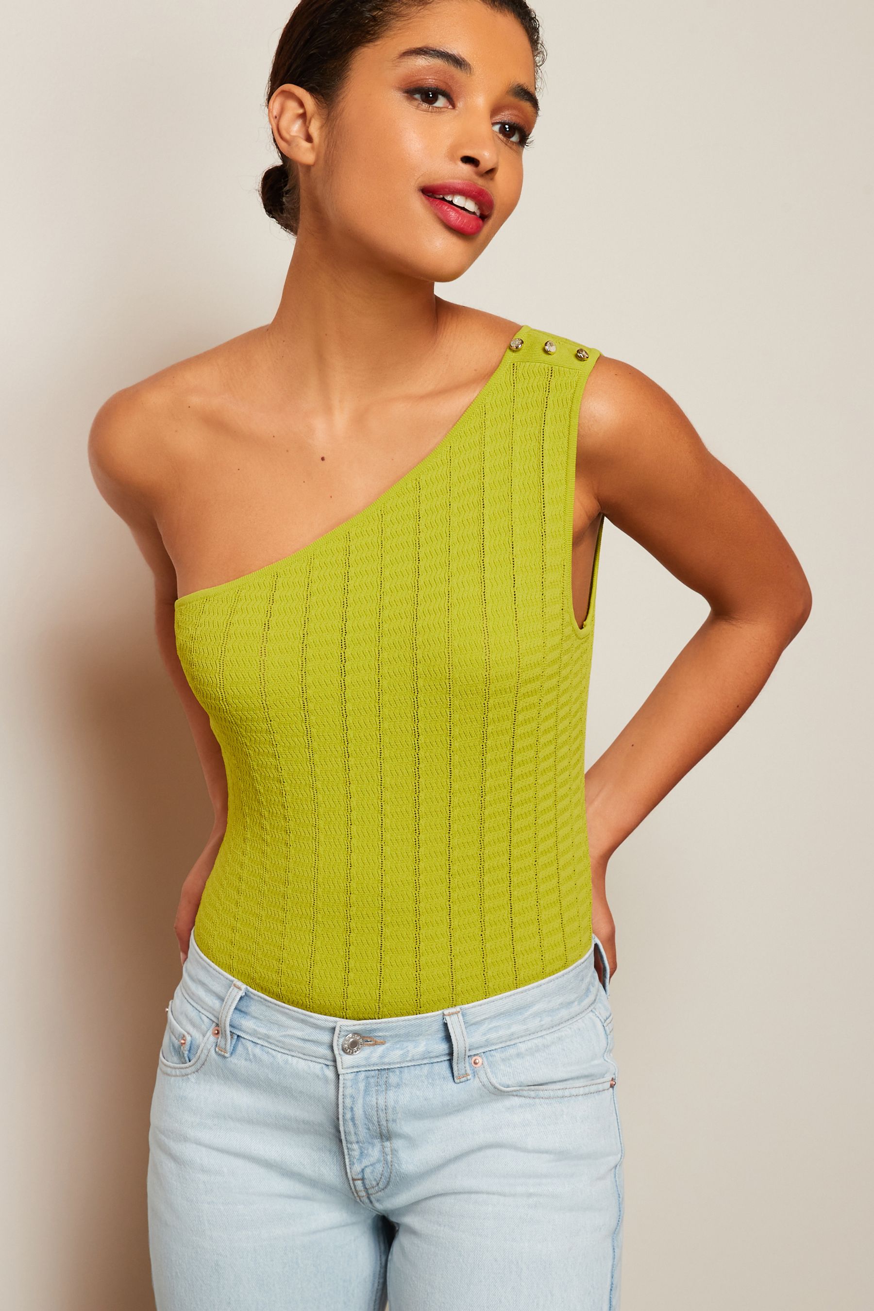 One shoulder knit 2025