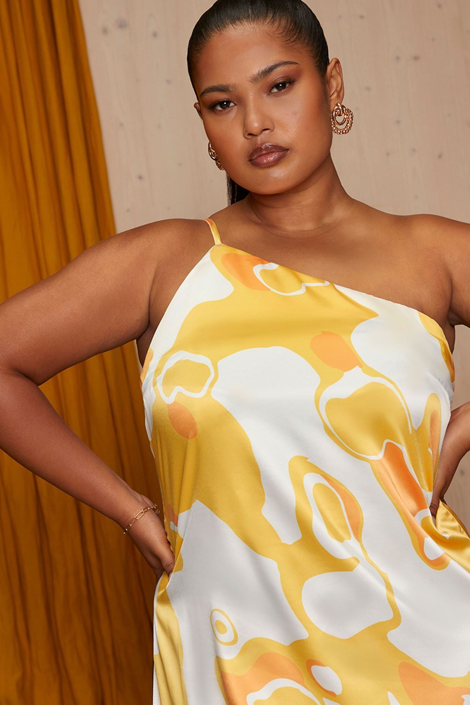 Chi Chi London Yellow Curve One Shoulder Midi Dress - Image 3 of 4