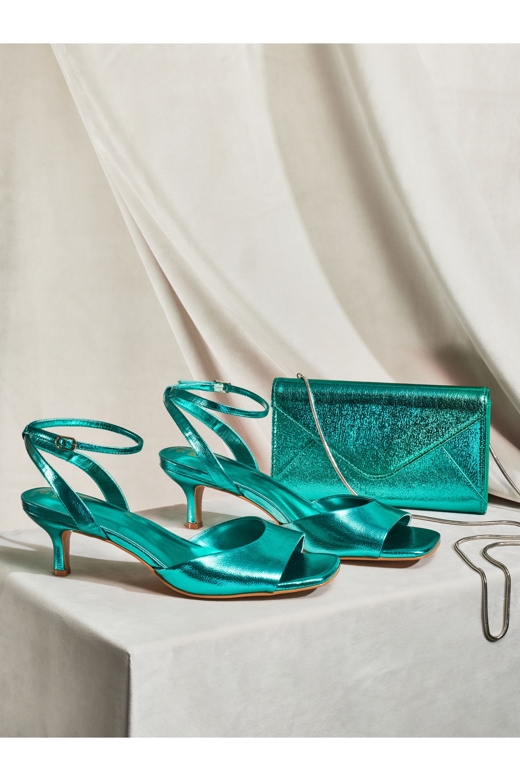 Green kitten heel sandals 2025