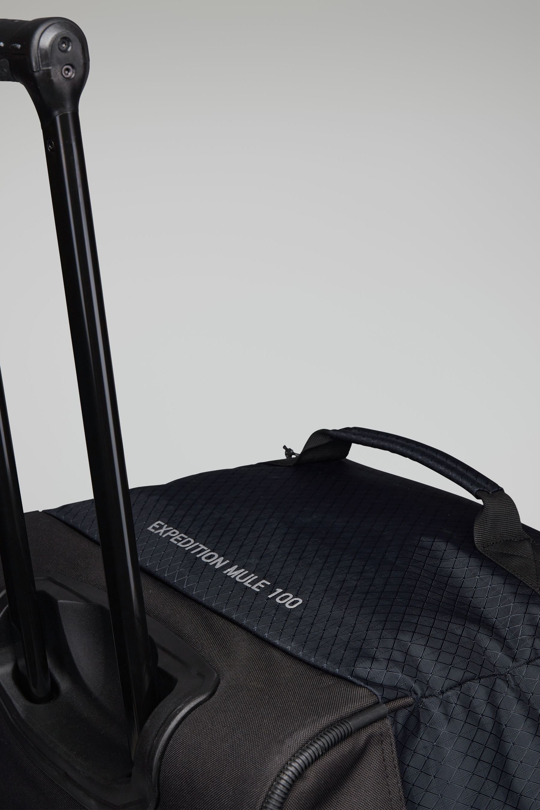 Berghaus mule 100 wheeled holdall top