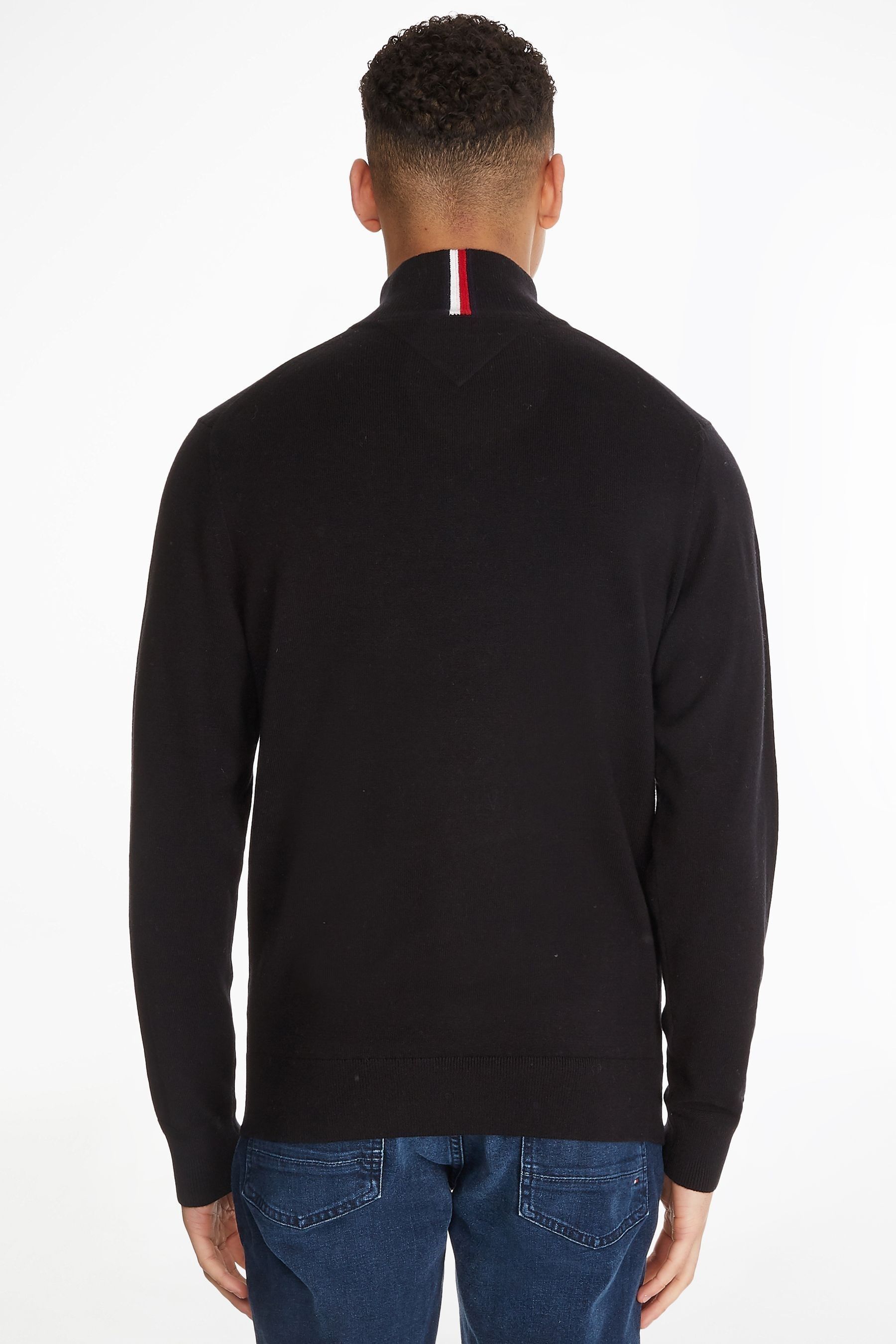 Black hilfiger jumper discount