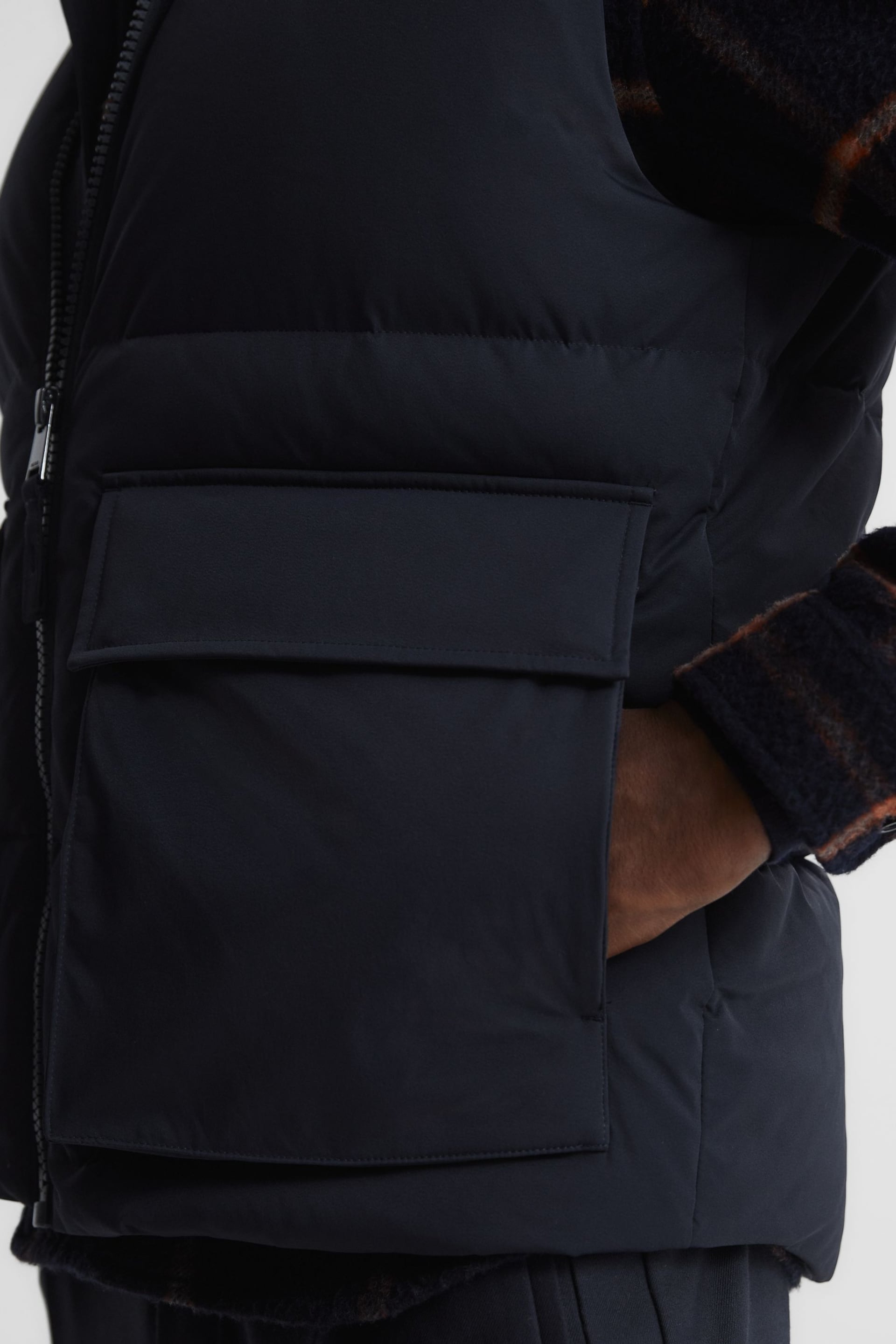 Reiss Navy Westbrook Funnel Neck Puffer Gilet - Image 6 of 7