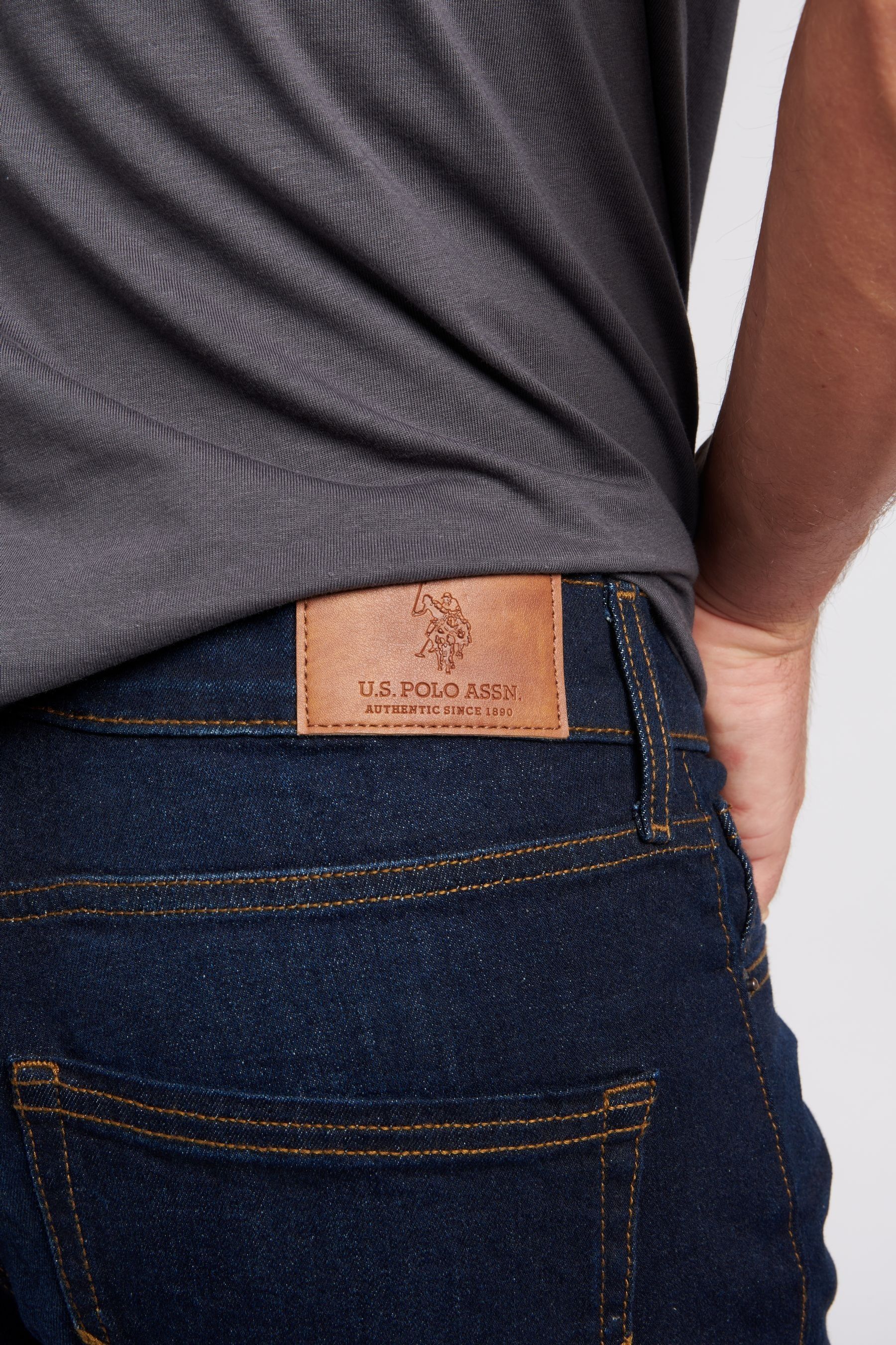 Kaufe Sie U.s. Polo Assn. Herren Denim Jeans in Straight Relaxed Fit mit Five Pocket Design Blau bei Next Deutschland