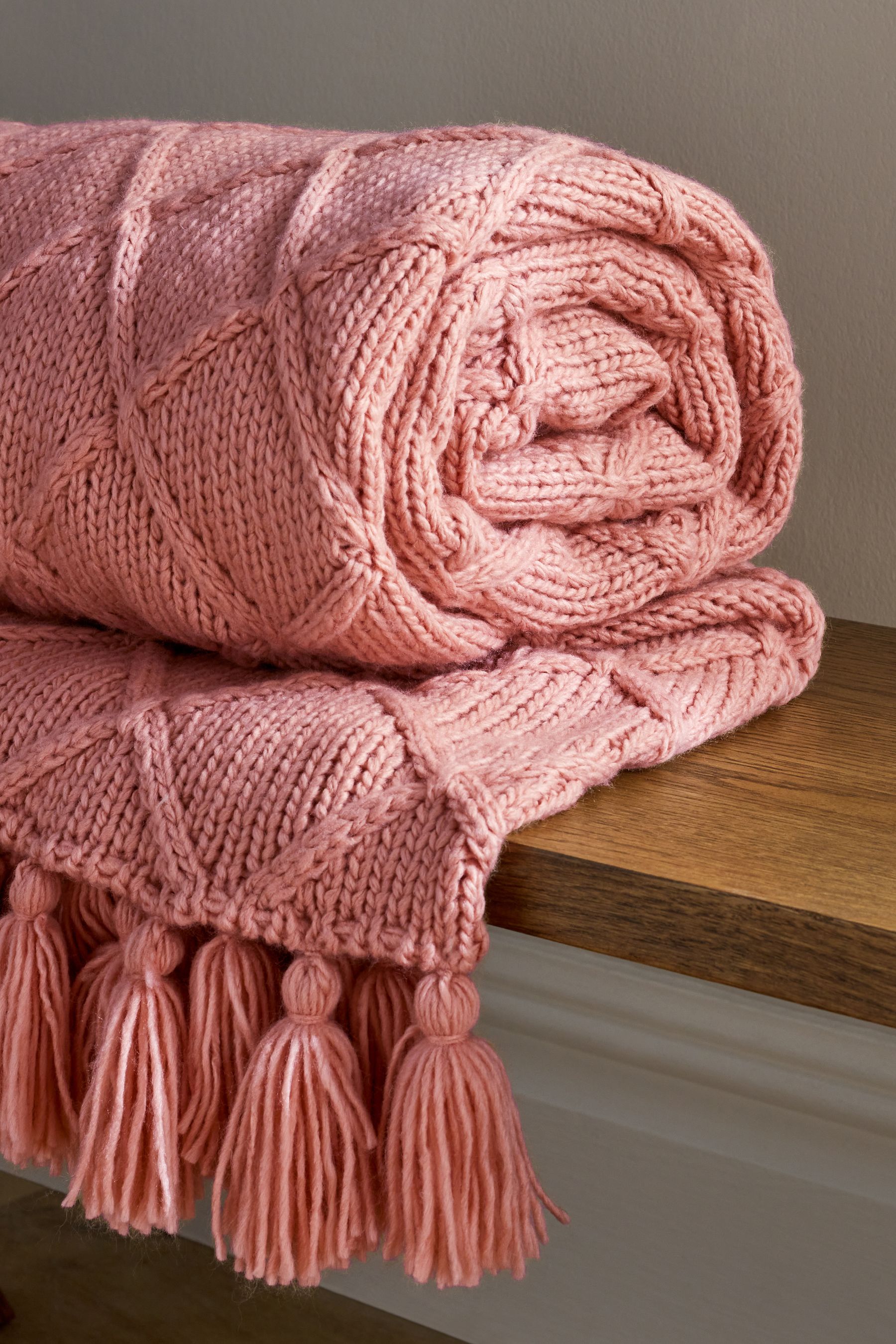Pink cable knit throw 2025