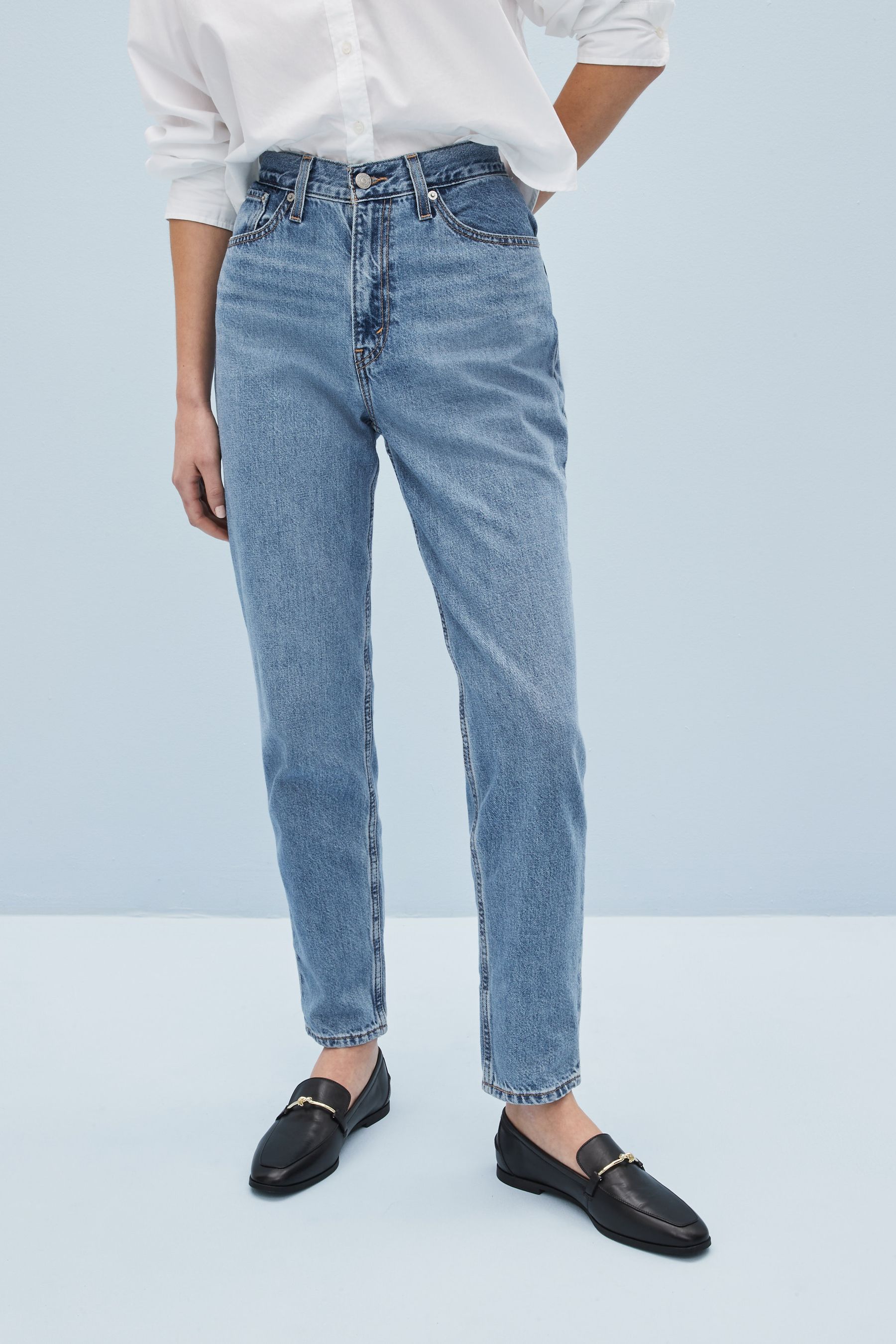 Levi's light wash mom jeans 2025