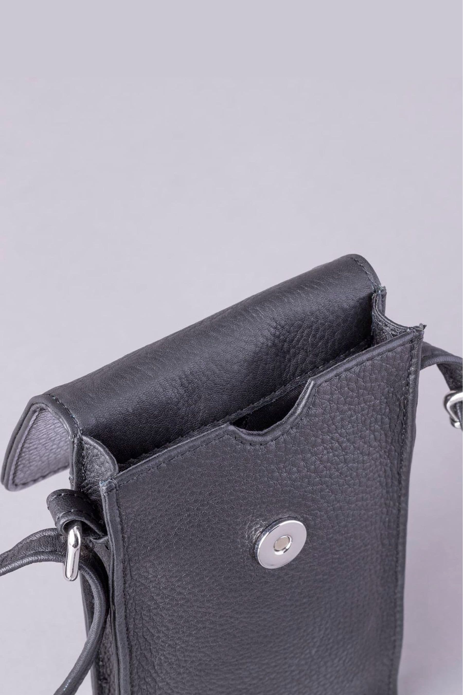 Body pouch bag outlet