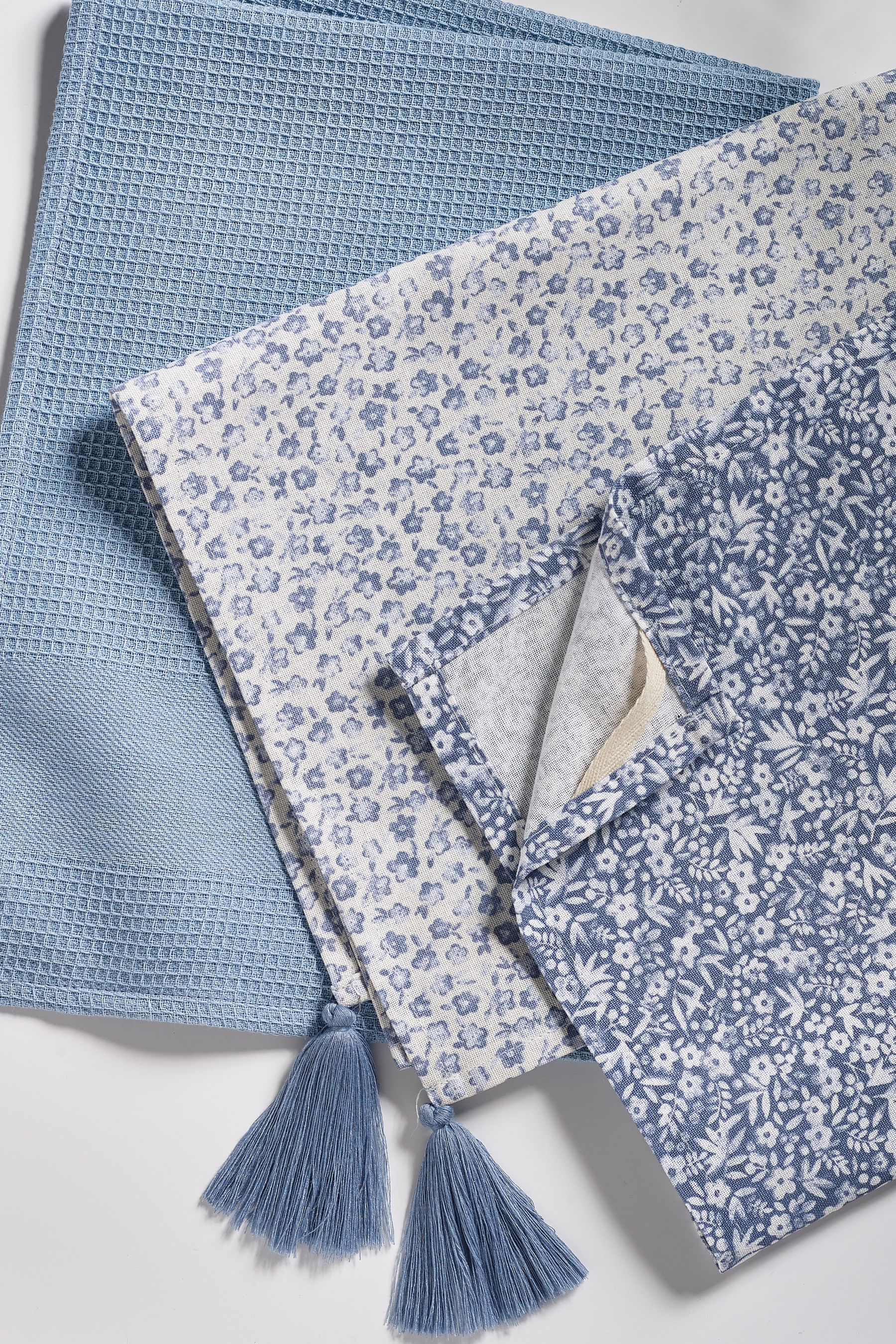 Buy Set of 3 Blue Cordelia Tea Towels from Next Luxembourg