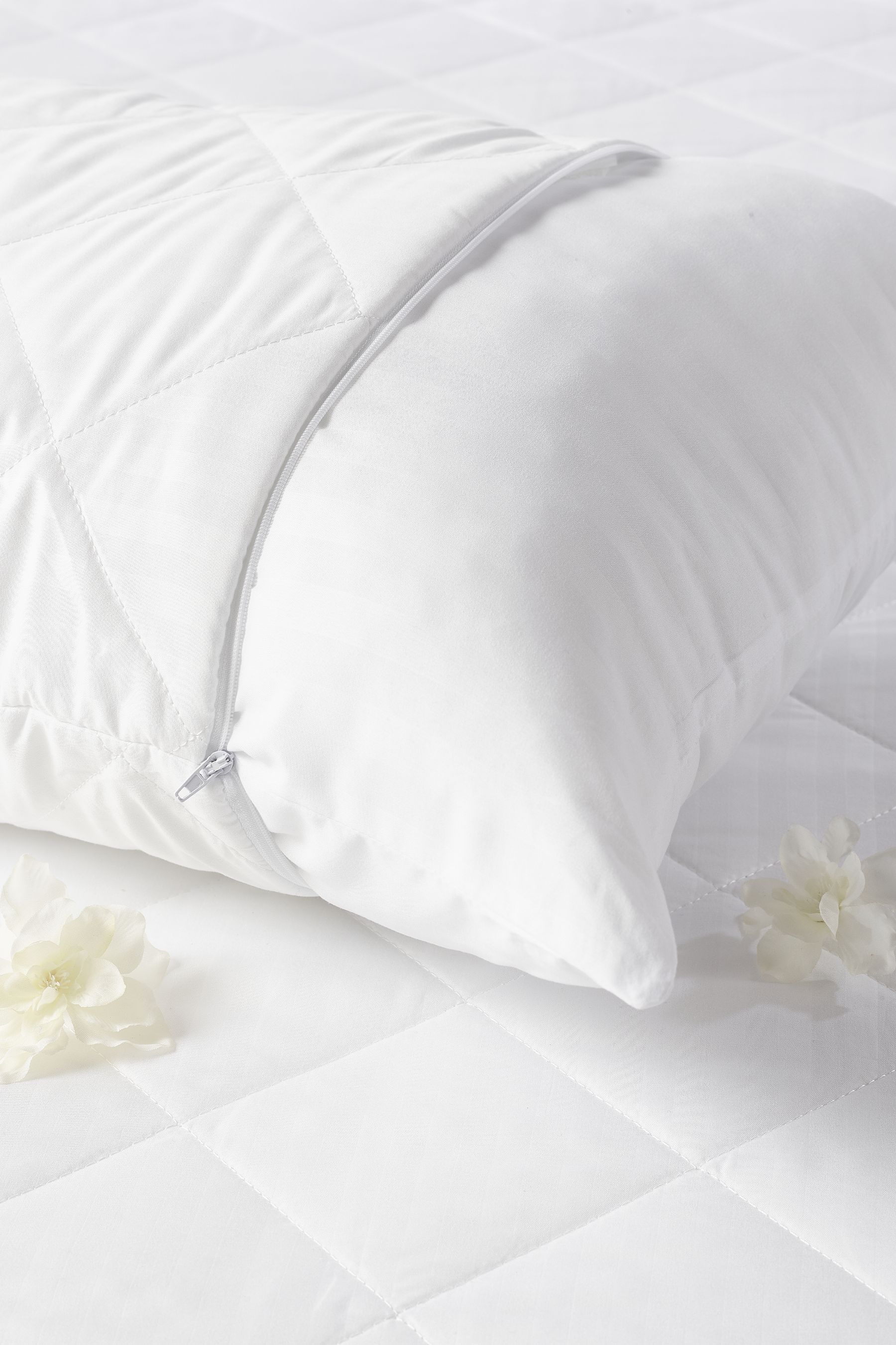 Snuggledown pillow protector outlet