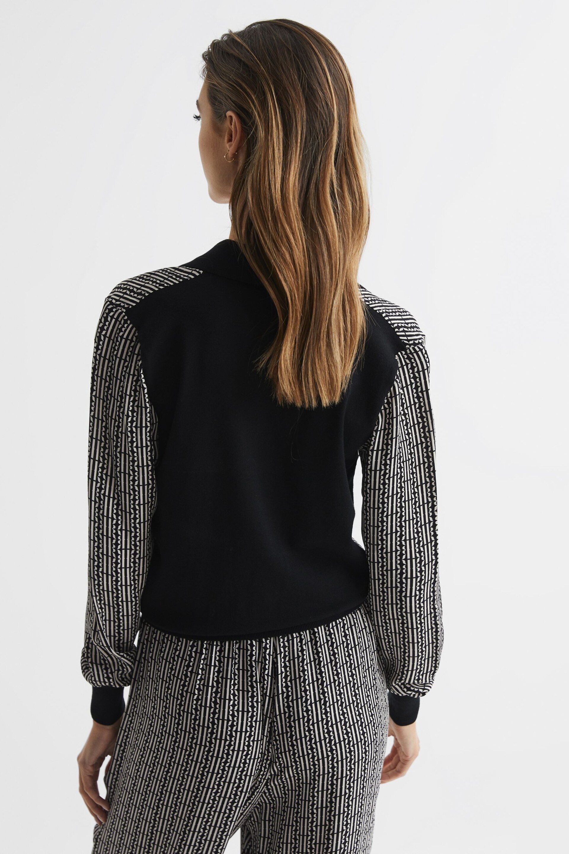 Reiss Black Olivia Printed Mix-Knitted Shirt - Image 5 of 7