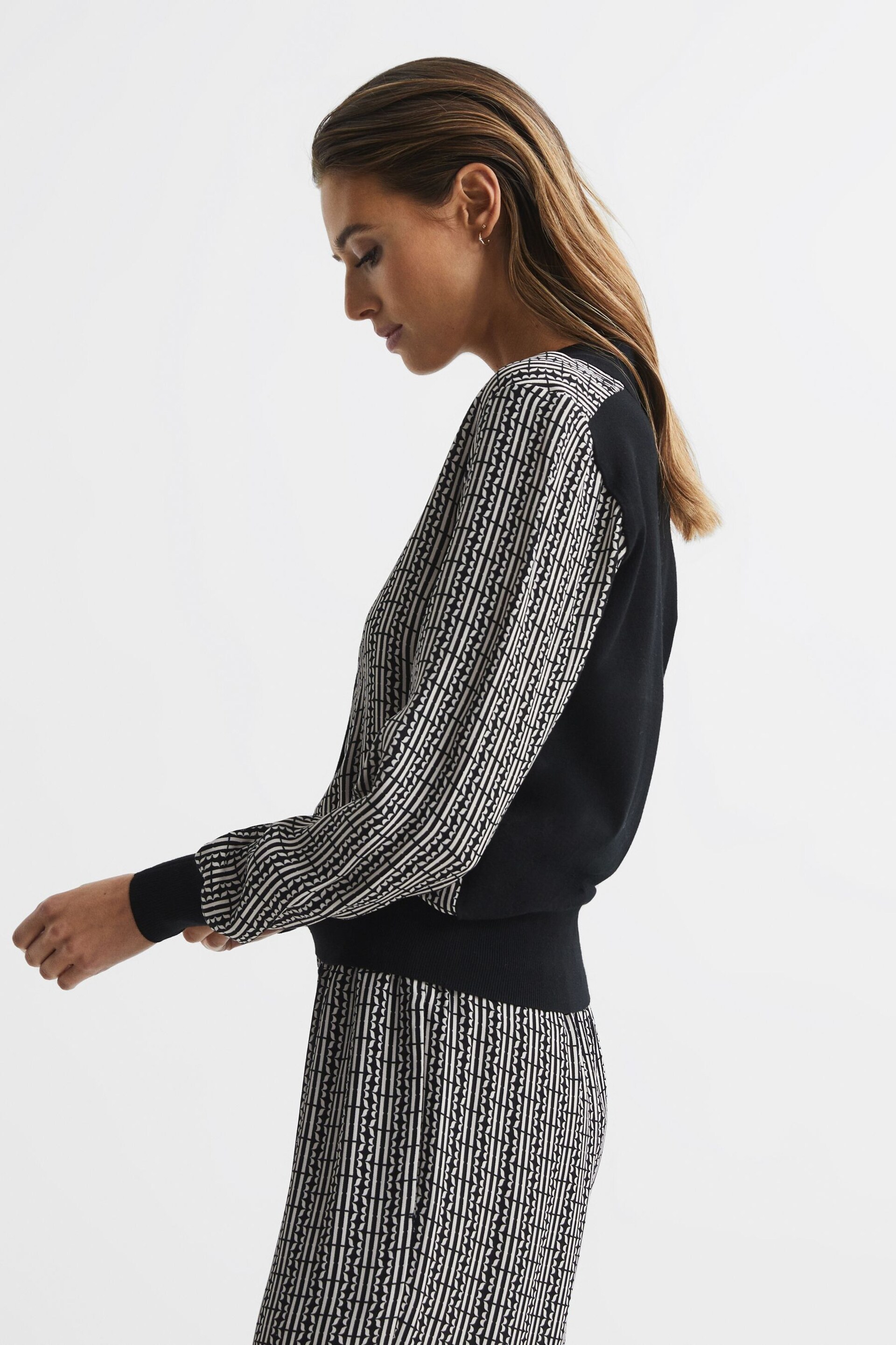 Reiss Black Olivia Printed Mix-Knitted Shirt - Image 7 of 7