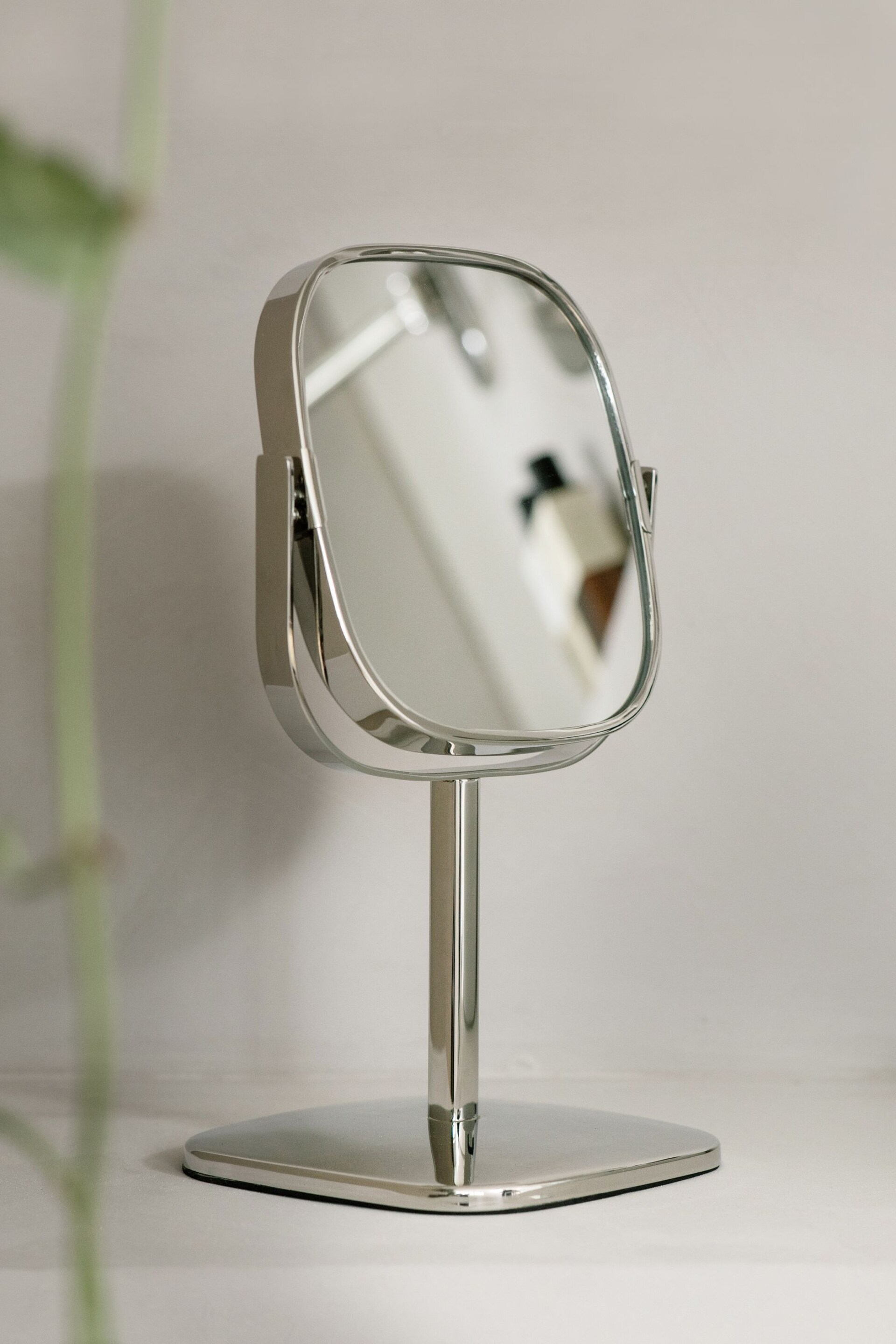 Robert Welch Silver Burford Pedestal Mirror x5 Magnification - Image 2 of 4