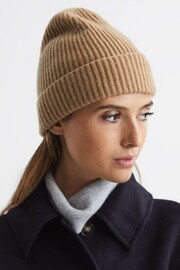 Reiss Camel Cara Cashmere Ribbed Beanie Hat - Image 3 of 4