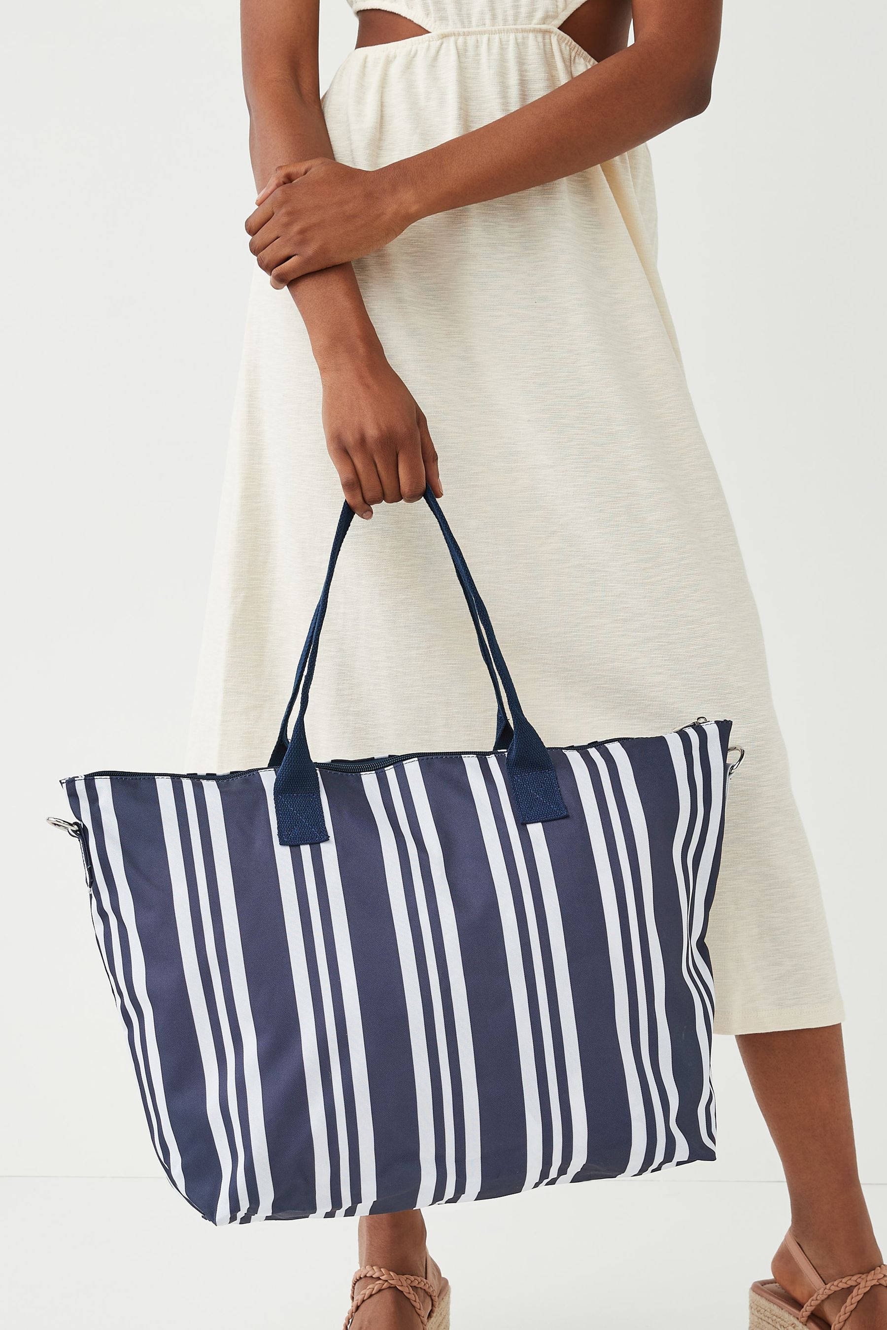 Navy and white beach bag hotsell