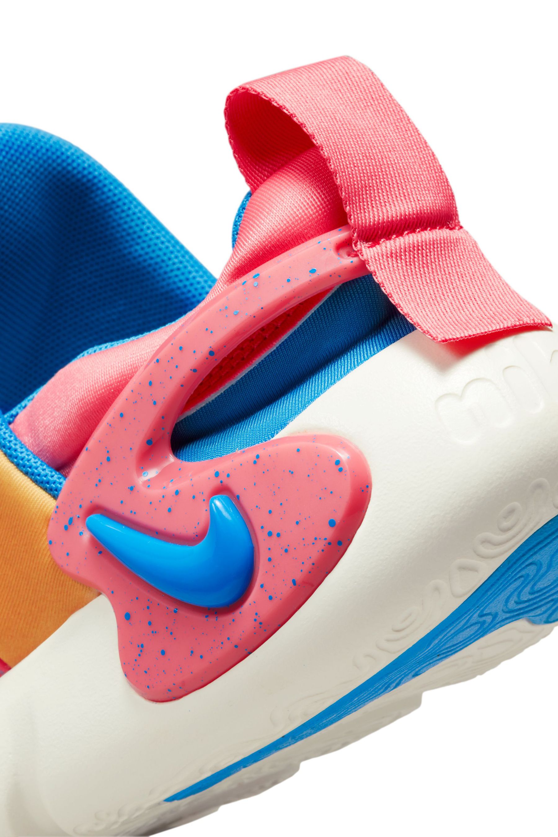 Coral pink nike shoes hotsell