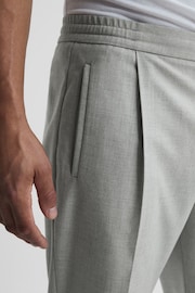 Reiss Soft Grey Brighton Relaxed Drawstring Trousers with Turn-Ups - Image 4 of 5