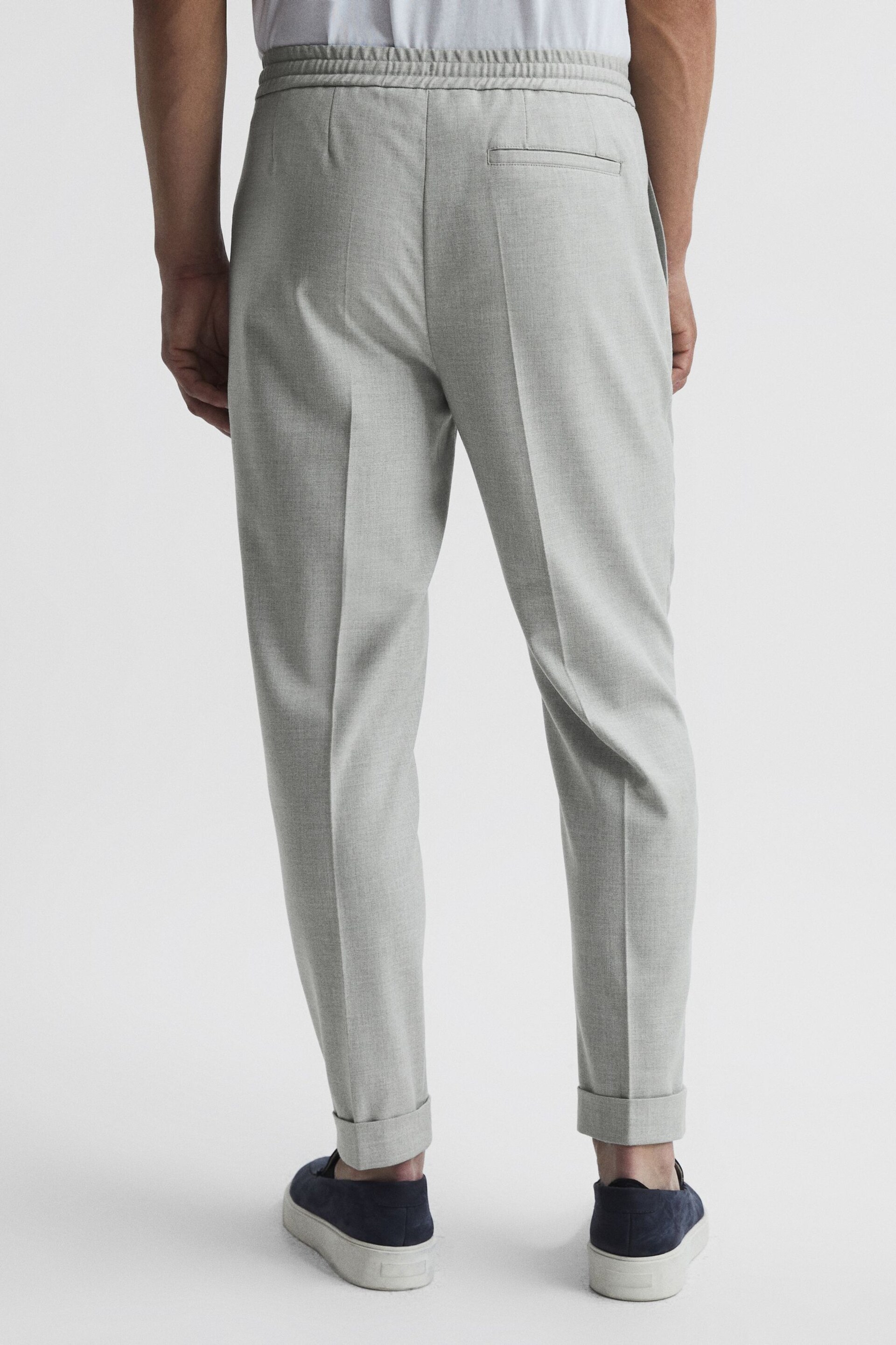 Reiss Soft Grey Brighton Relaxed Drawstring Trousers with Turn-Ups - Image 5 of 5