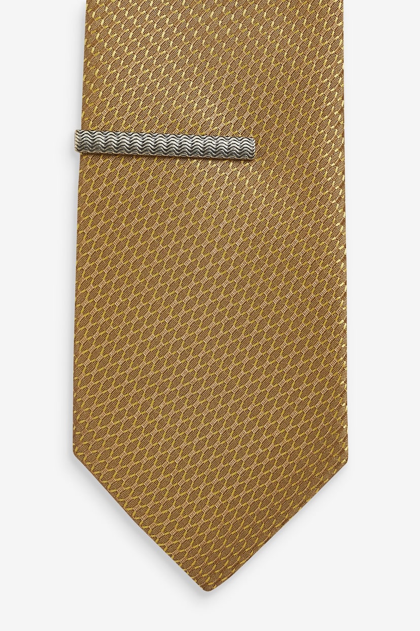 Mustard Yellow Slim Textured Tie And Clip Set - Image 3 of 3