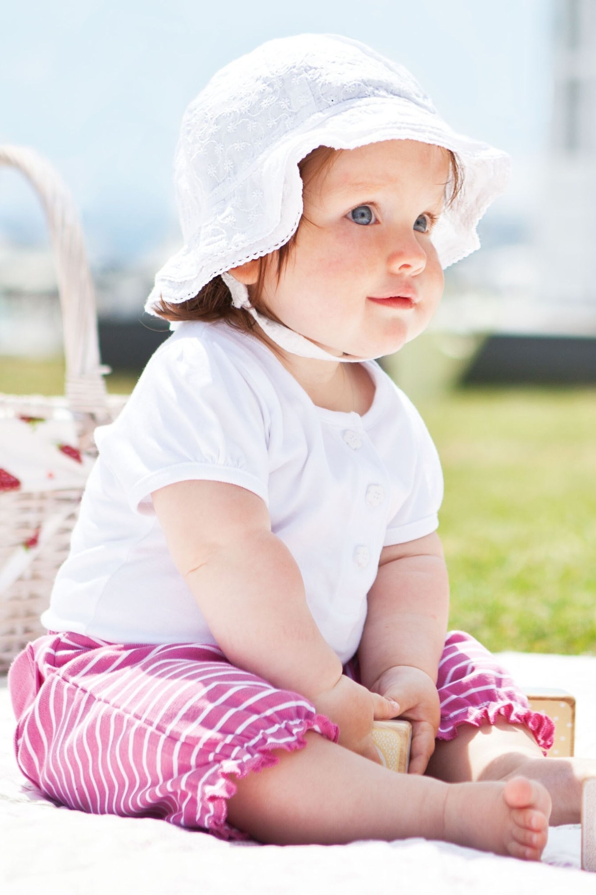 JoJo Maman Bébé White Broderie Anglaise Sun Hat - Image 1 of 4