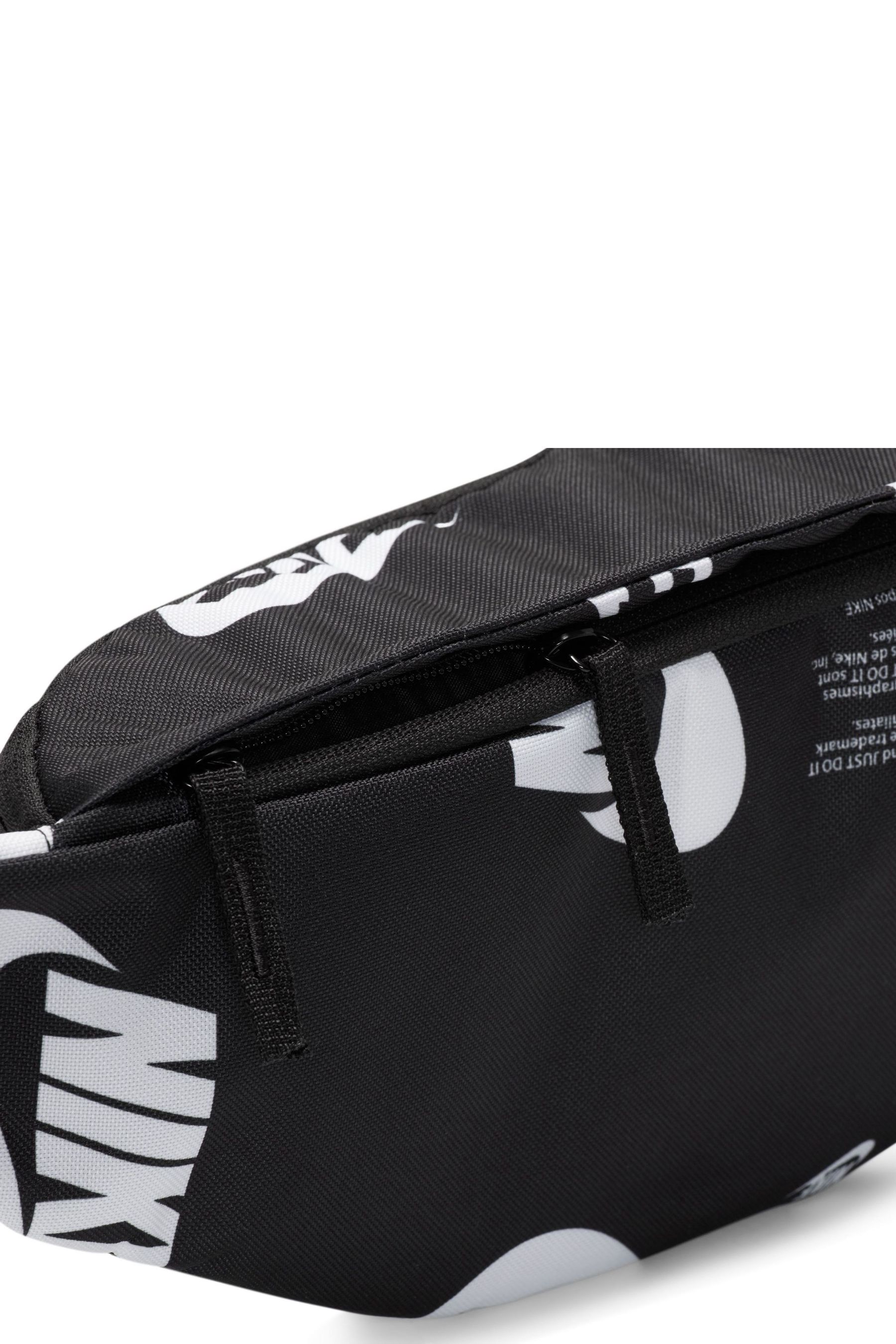Kaufe Sie Scharz WeiB Rot Nike Heritage Waistpack Bag 3L bei Next Deutschland