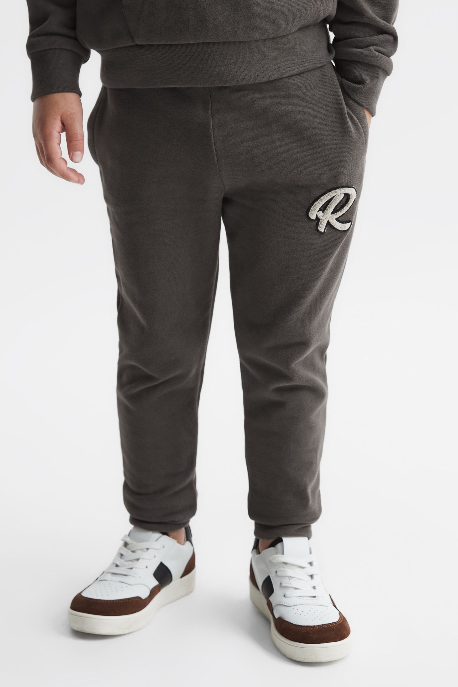 Reiss Olive Toby Garment Dyed Logo Joggers - Image 3 of 6