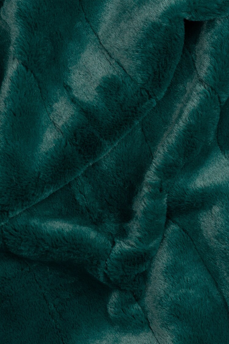 Riva Home Green Super Soft Velvet Touch Throw - Image 5 of 5