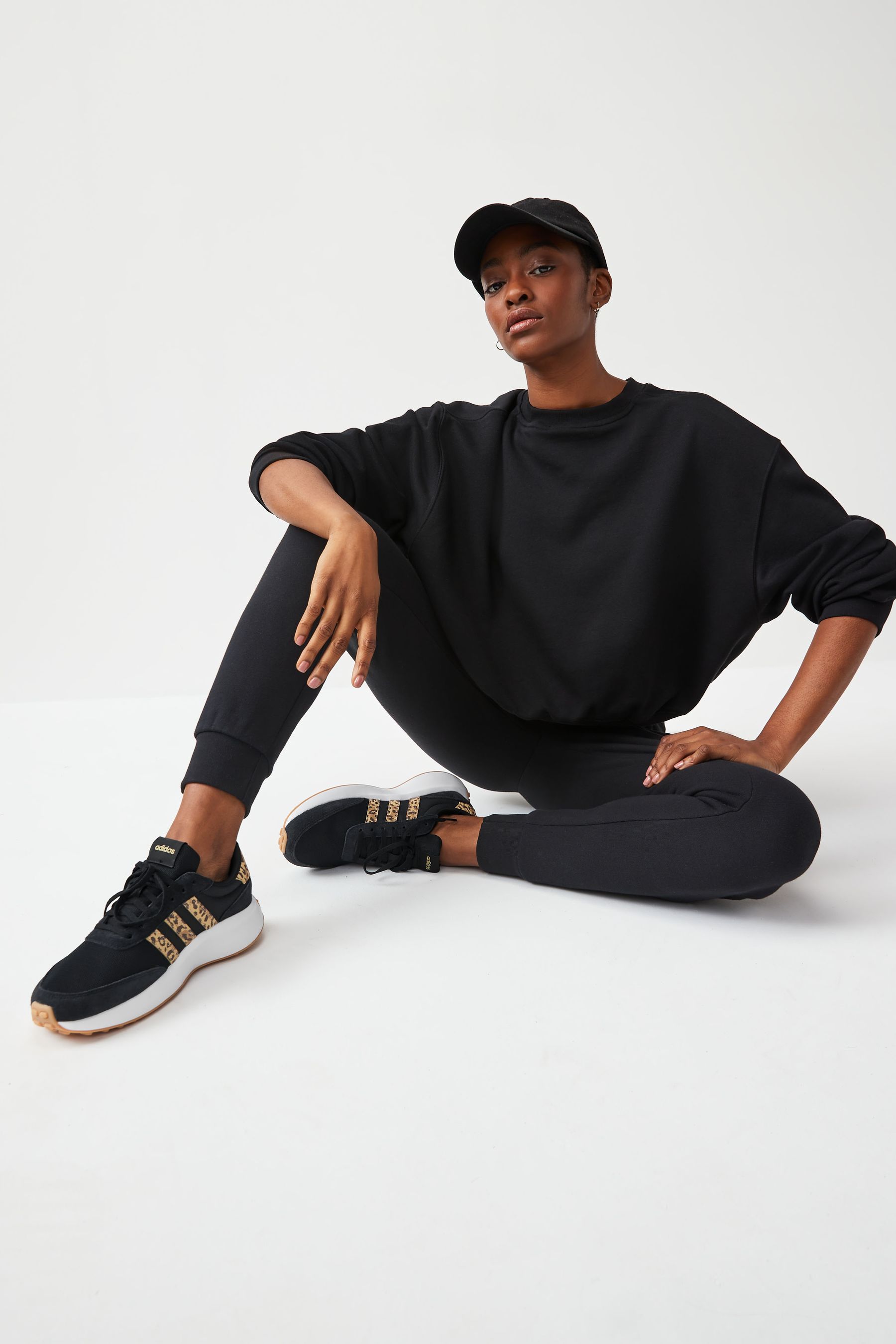 Kaufe Sie Adidas Sportswear Run 70s Turnschuhe bei Next Deutschland