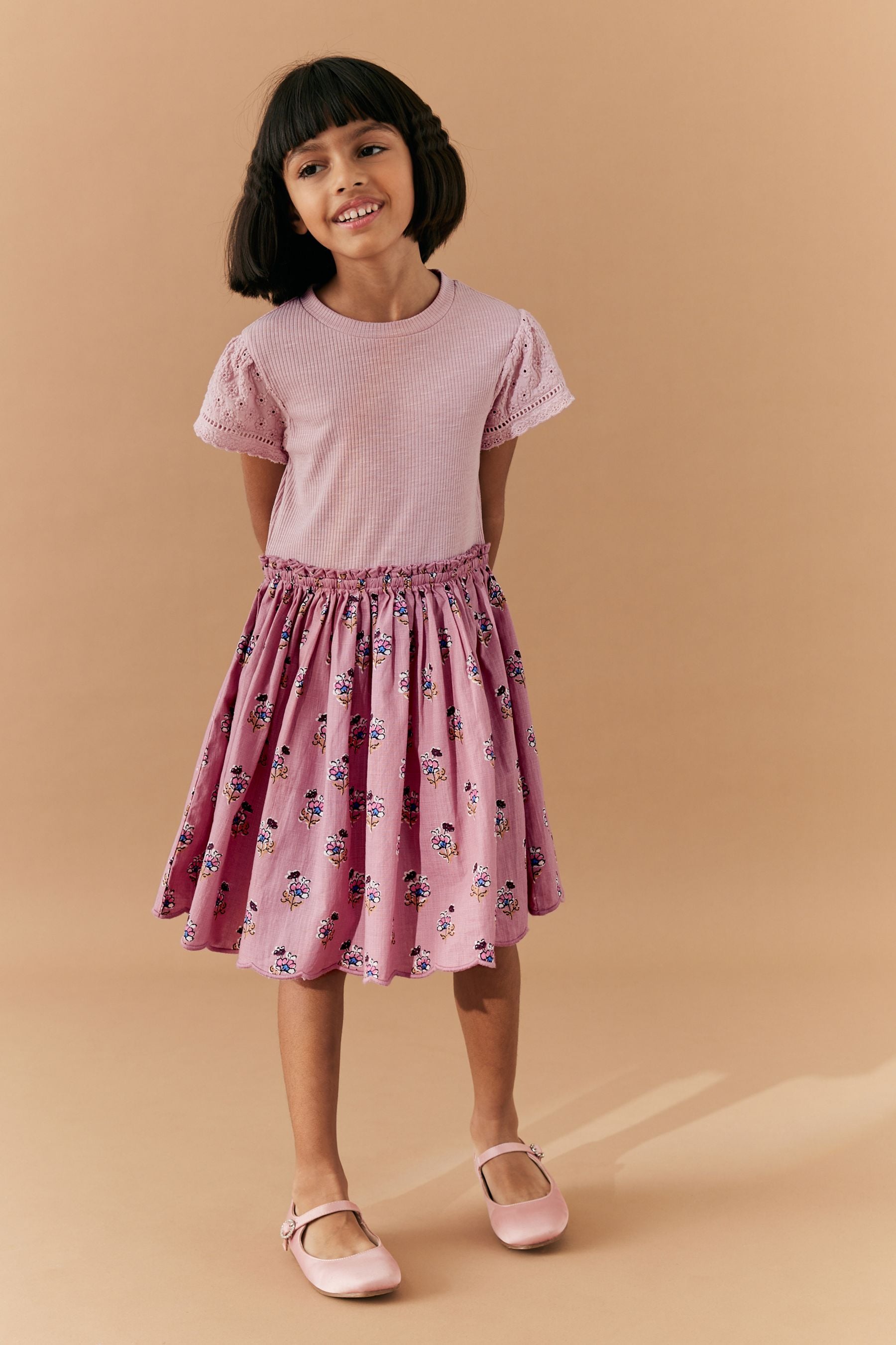 Pink skirt outfit online new arrivals