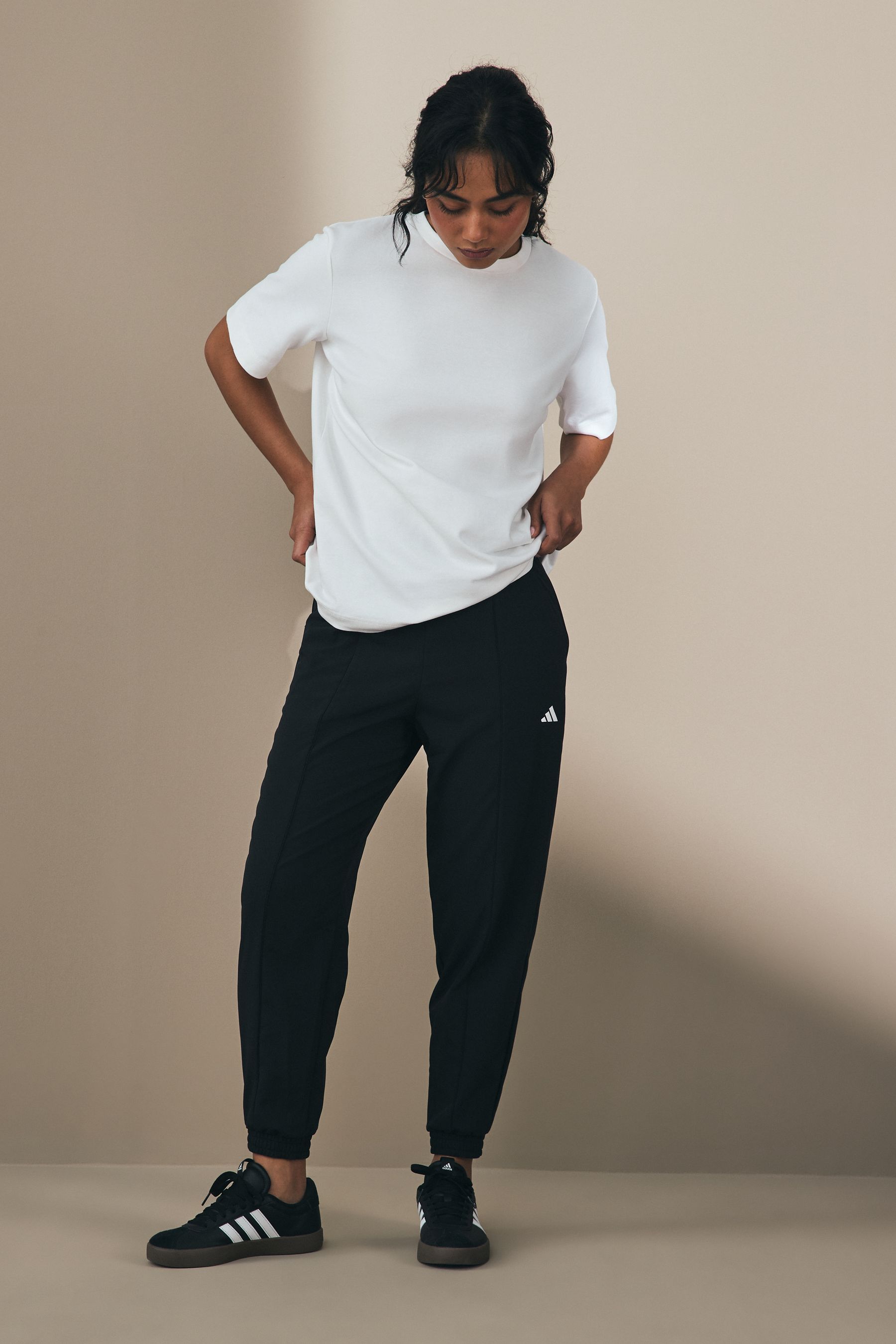 Adidas basic joggers 2025