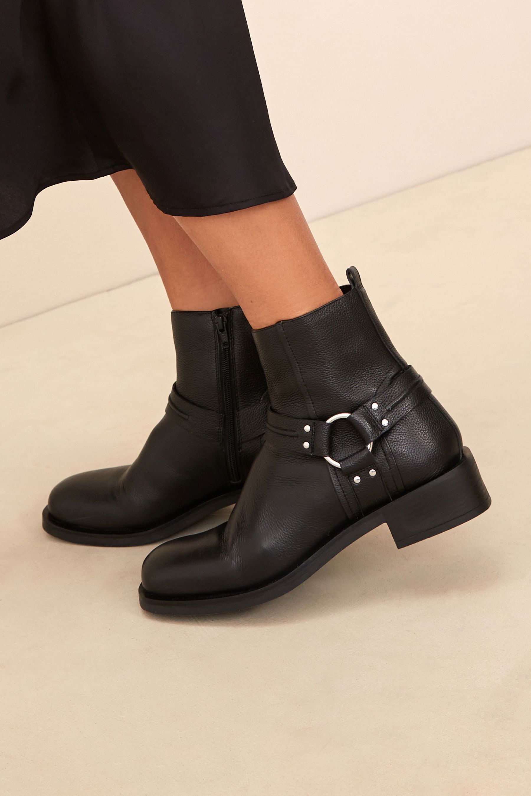 Biker chelsea boots deals