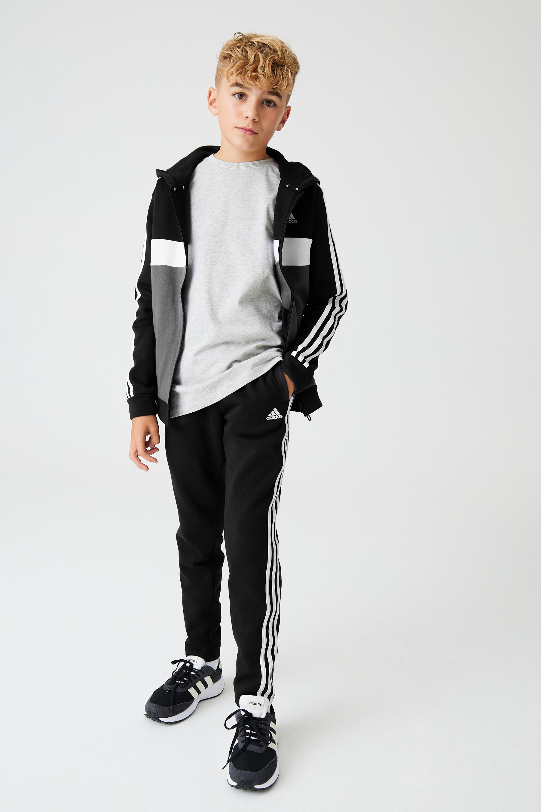 Black and white adidas sweatsuit shop