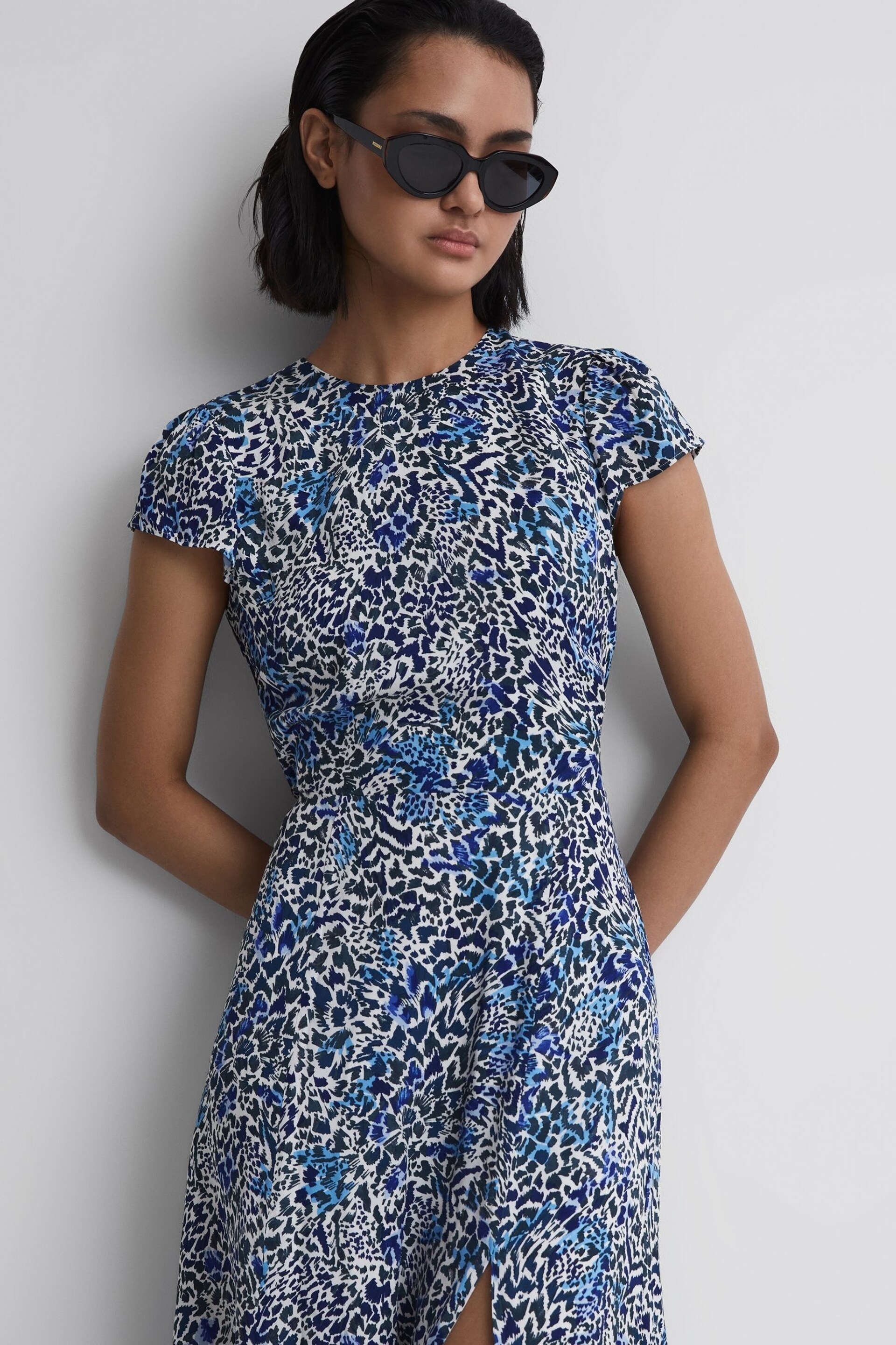 Reiss Blue Livia Printed Cut Out Back Midi Dress - Image 3 of 7