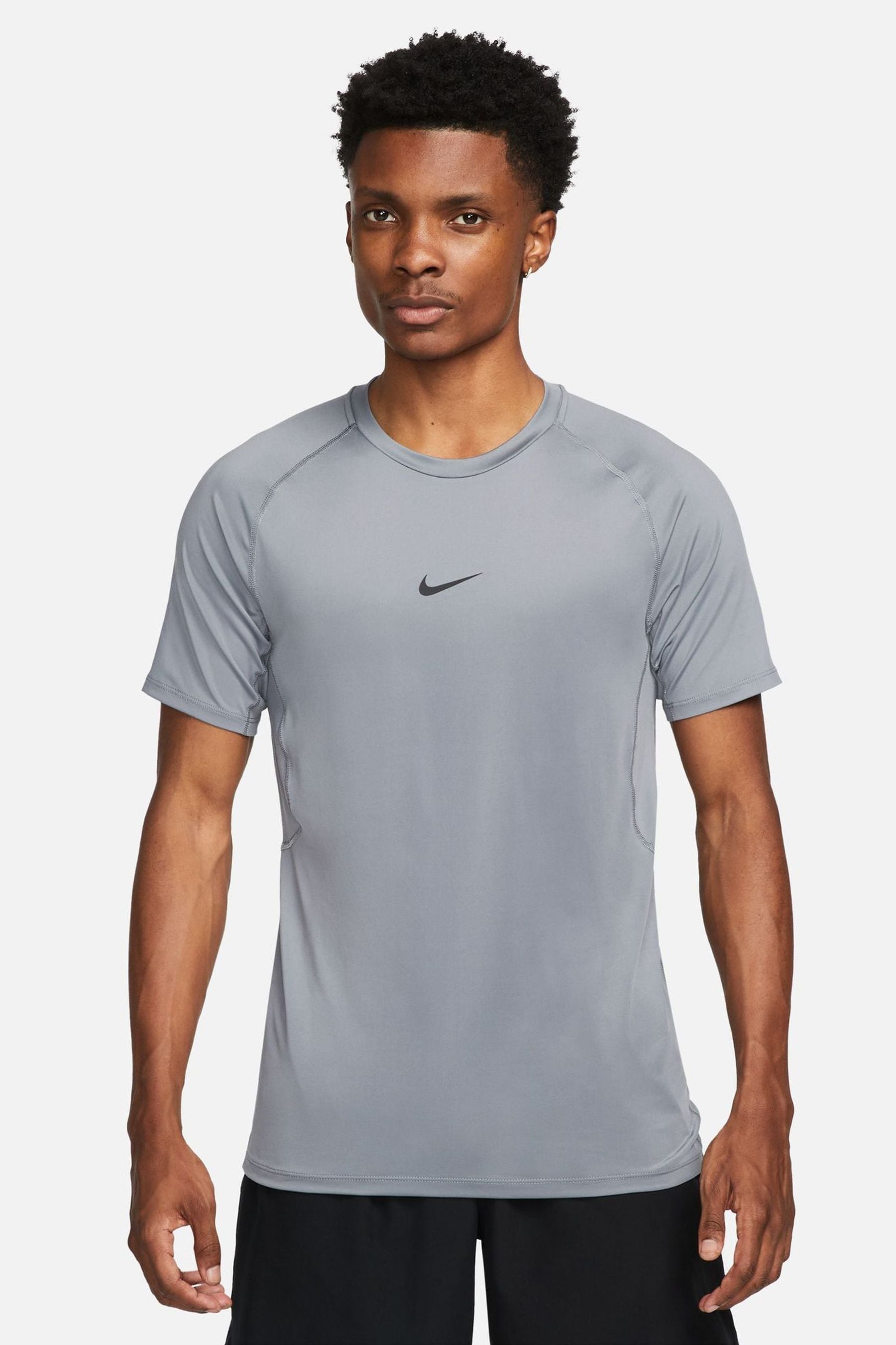 Nike slim fit t shirt top