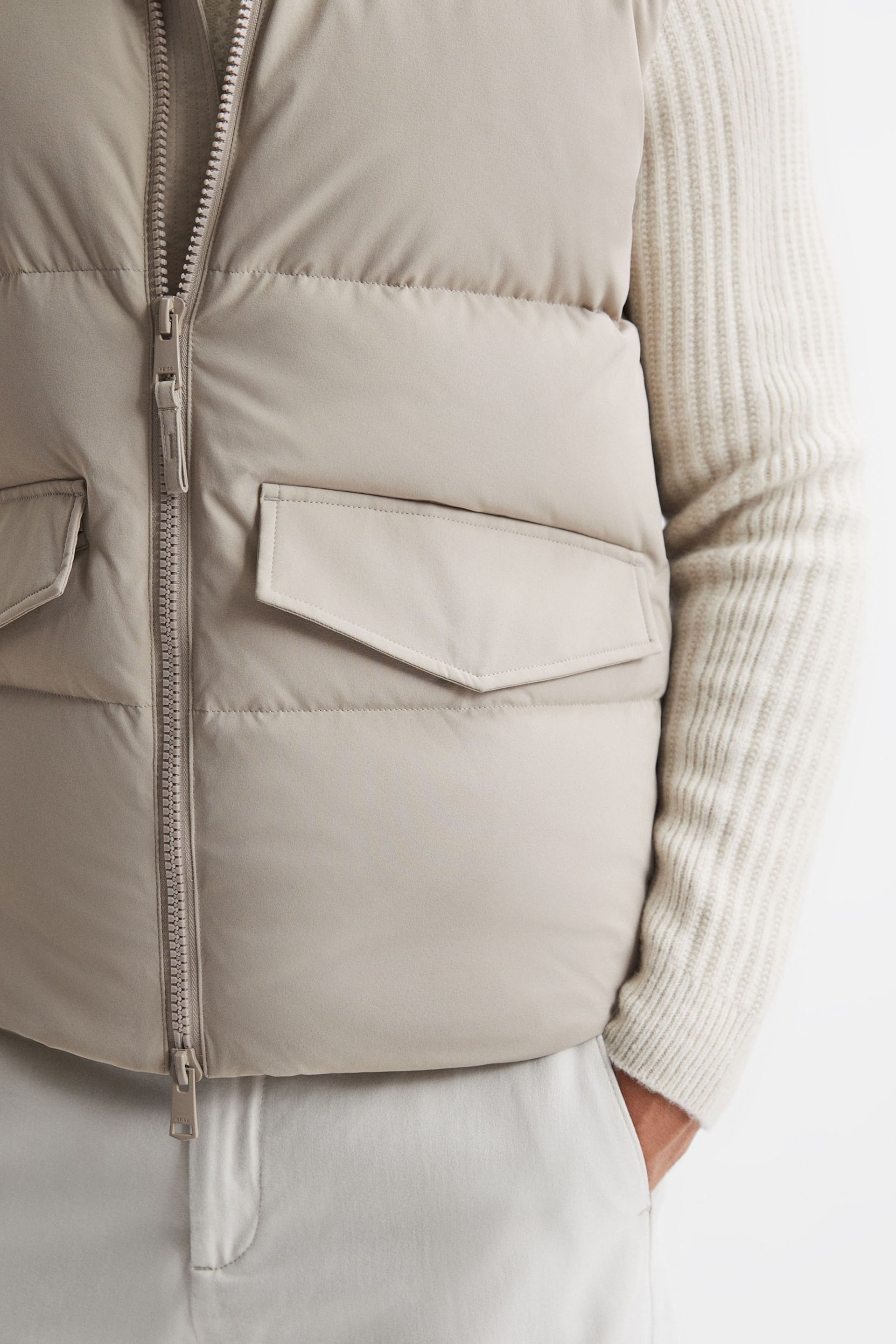 Reiss Stone Westbrook Quilted Funnel Neck Gilet - Image 3 of 4