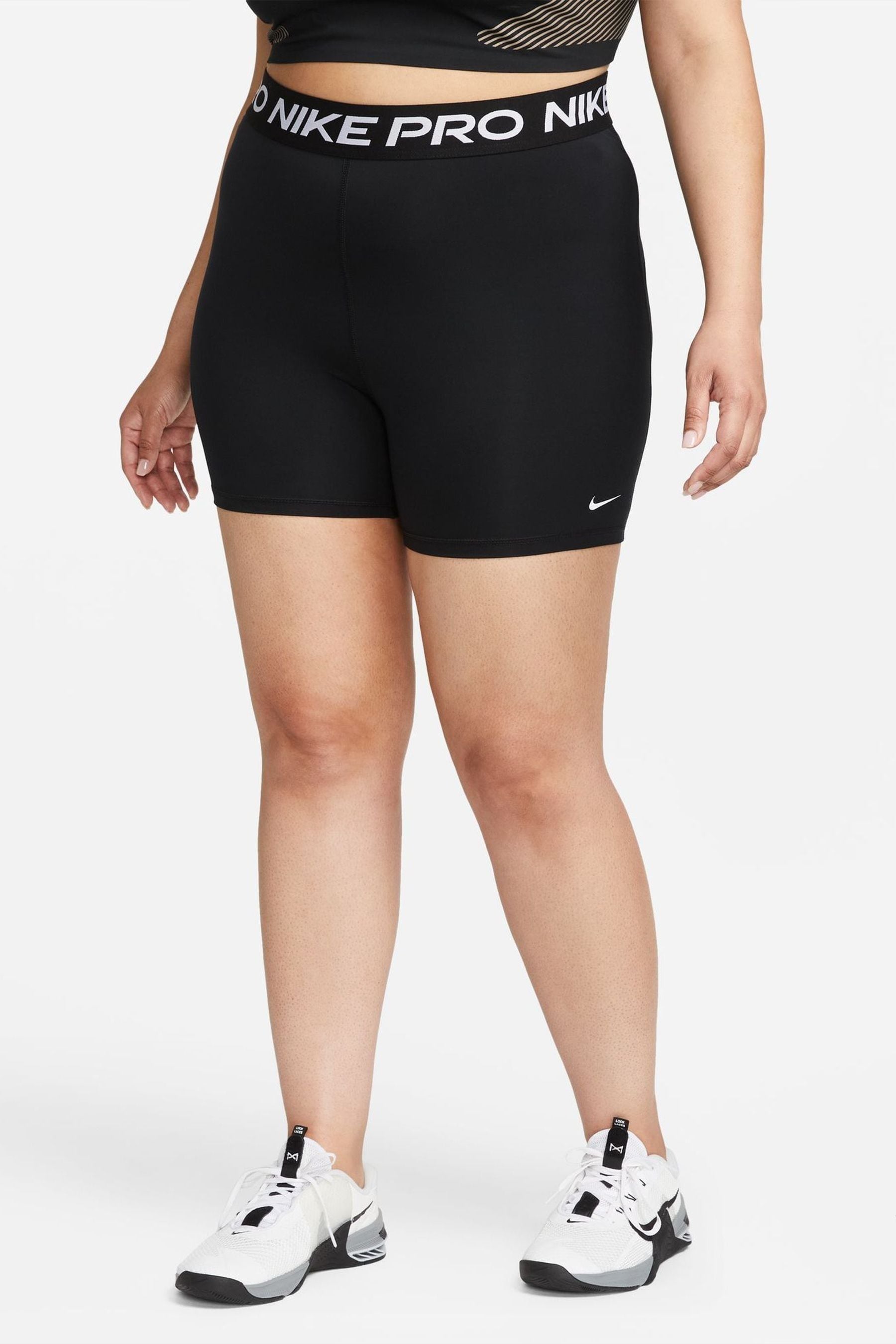 Nike women's pro 5in shorts top