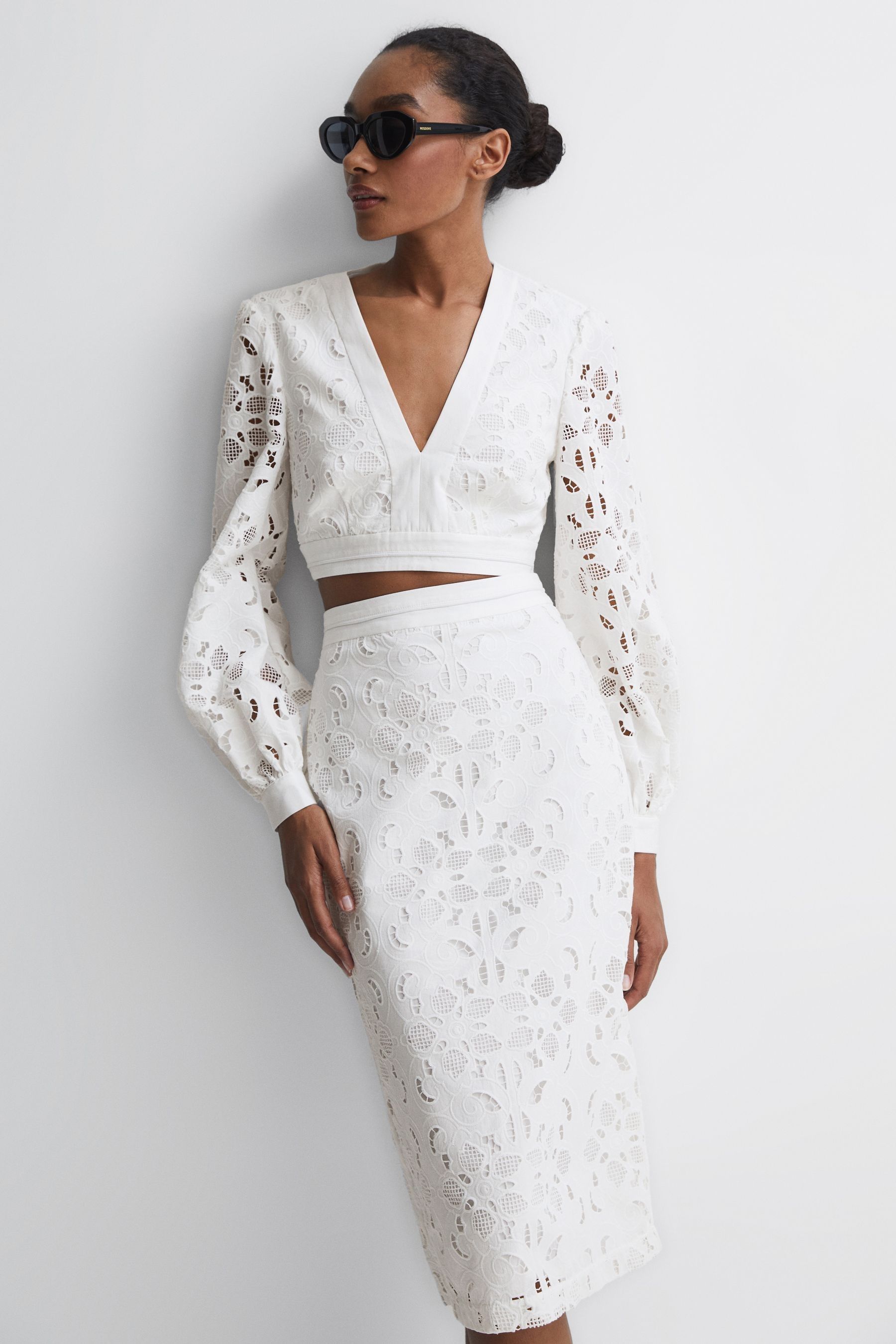 White lace pencil skirt uk top