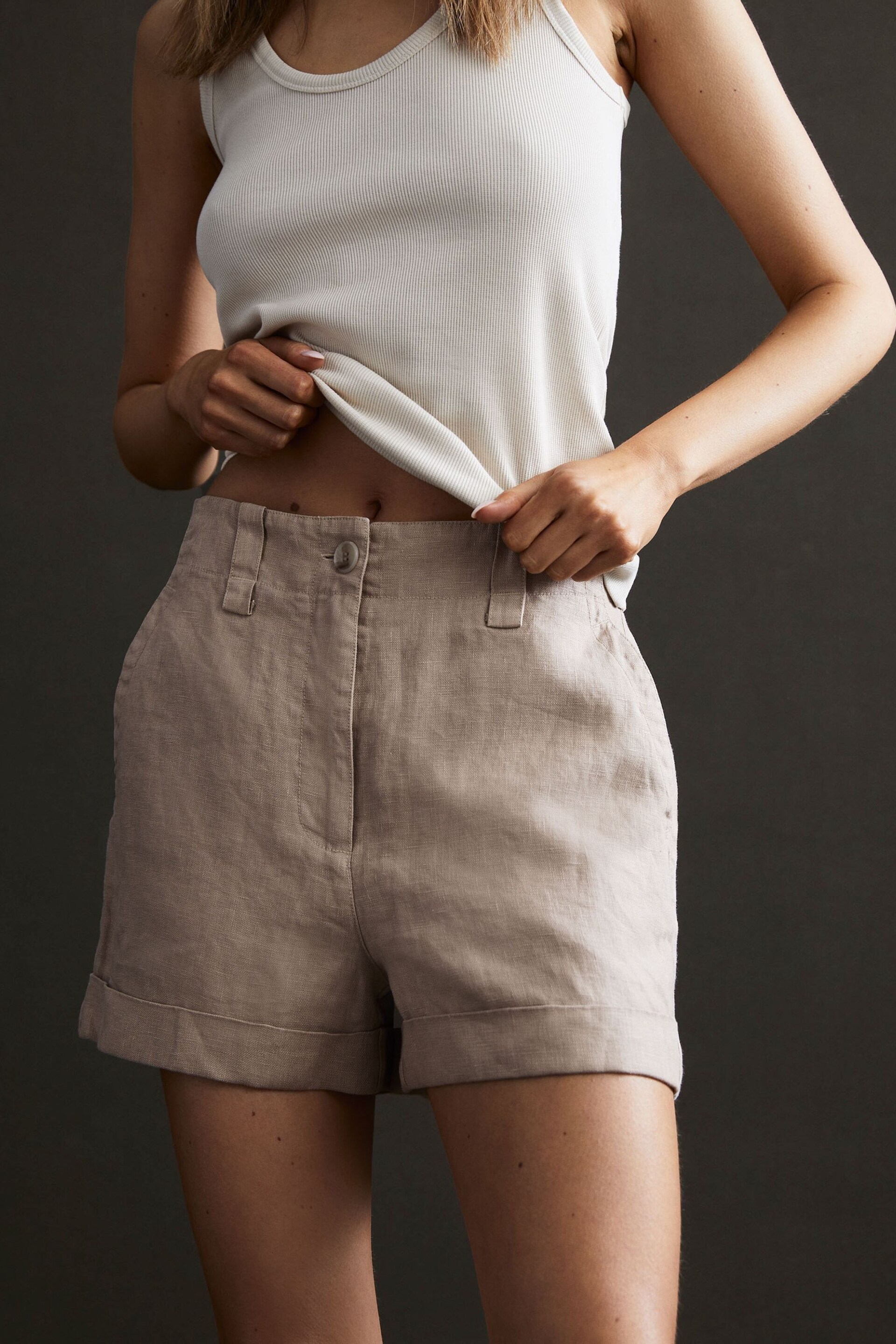 Reiss Mink Demi Linen High Rise Garment Dyed Shorts - Image 3 of 5