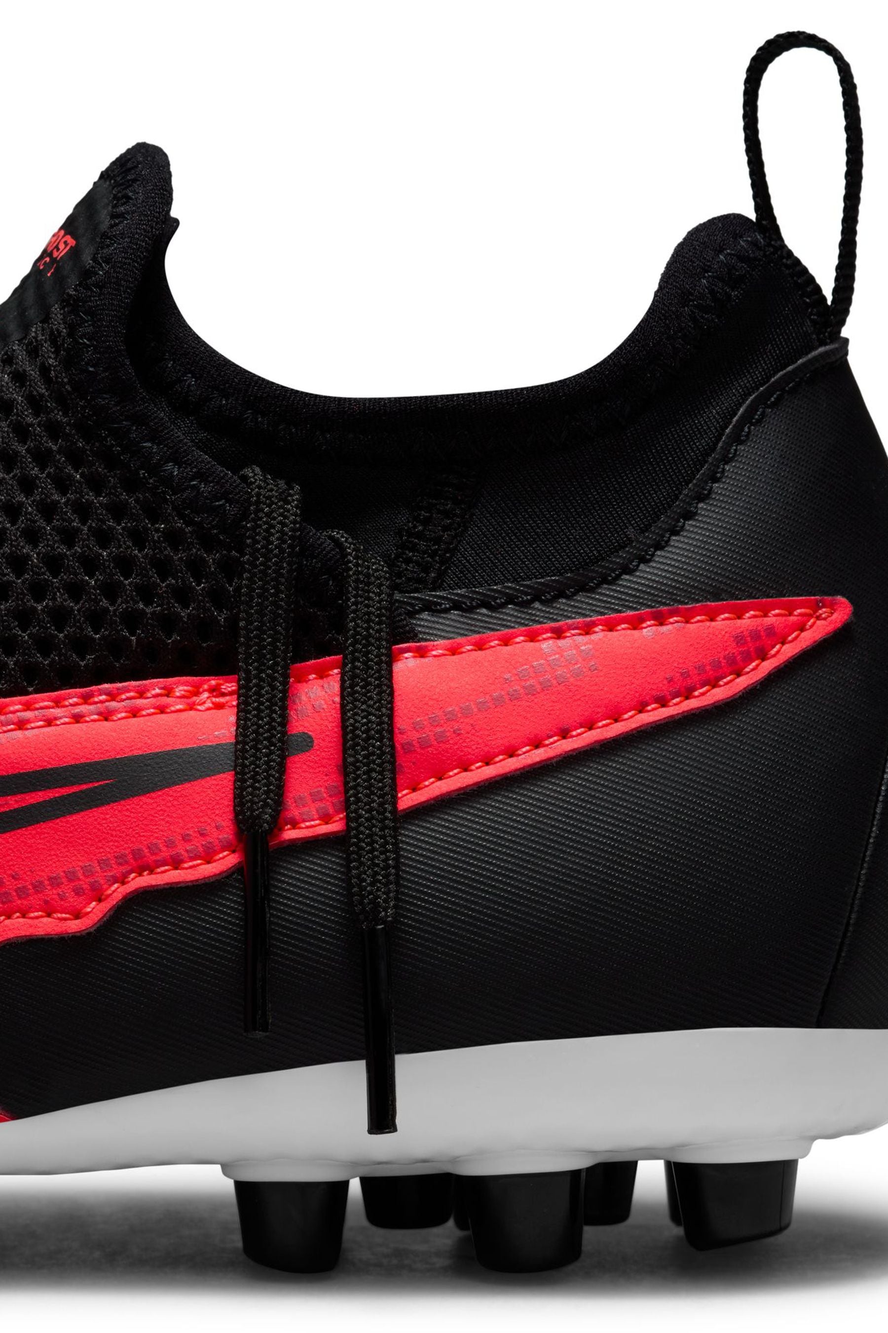 Red and black nike soccer cleats discount