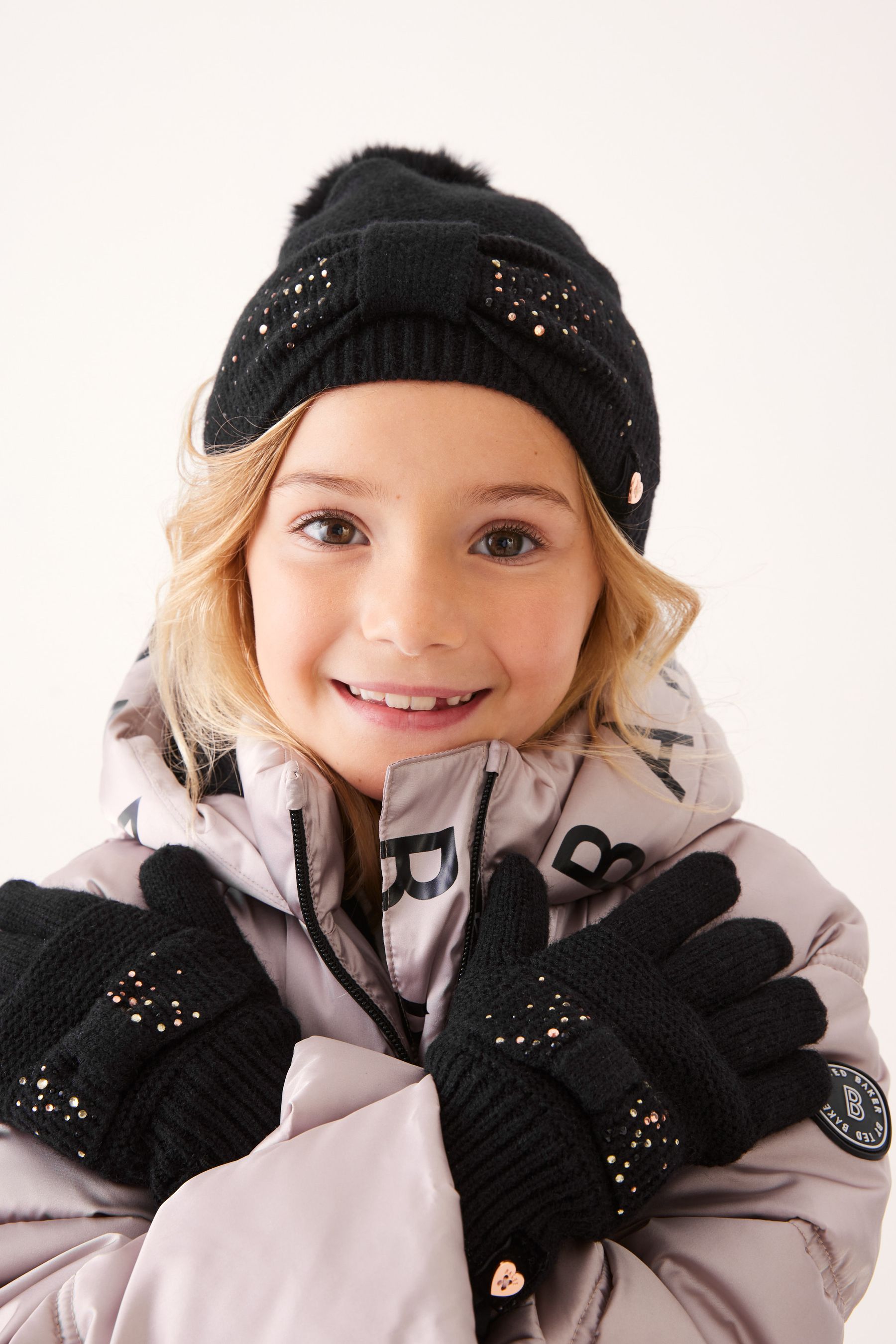 Girls black hat and gloves top