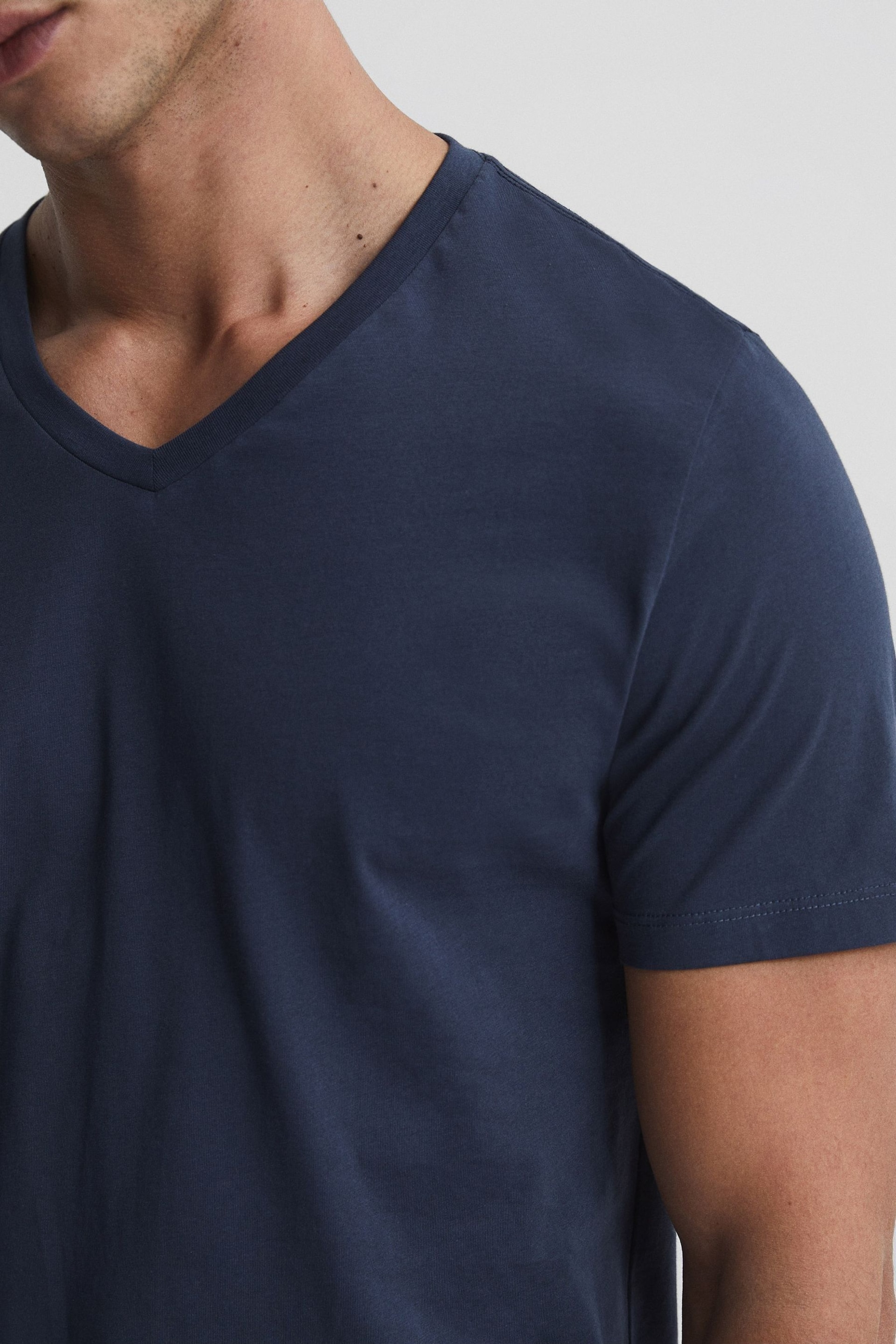 Reiss Airforce Blue Dayton Cotton V-Neck T-Shirt - Image 4 of 5