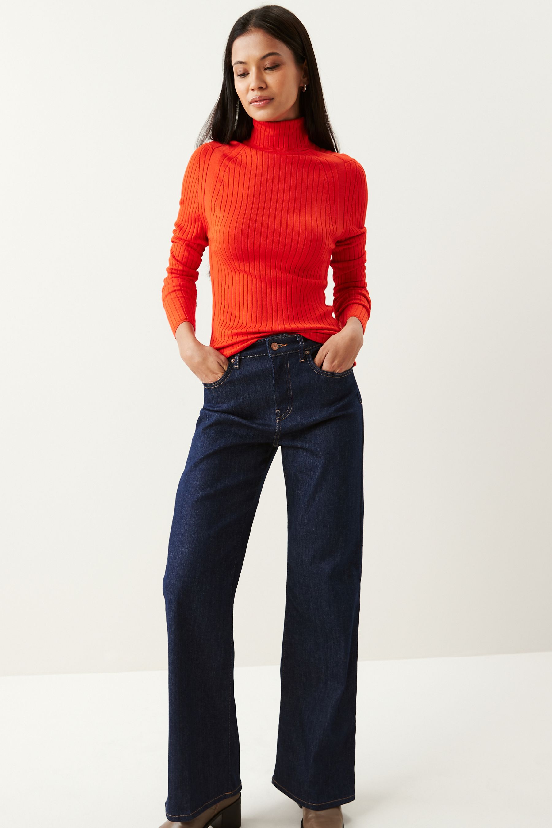 Next roll neck outlet