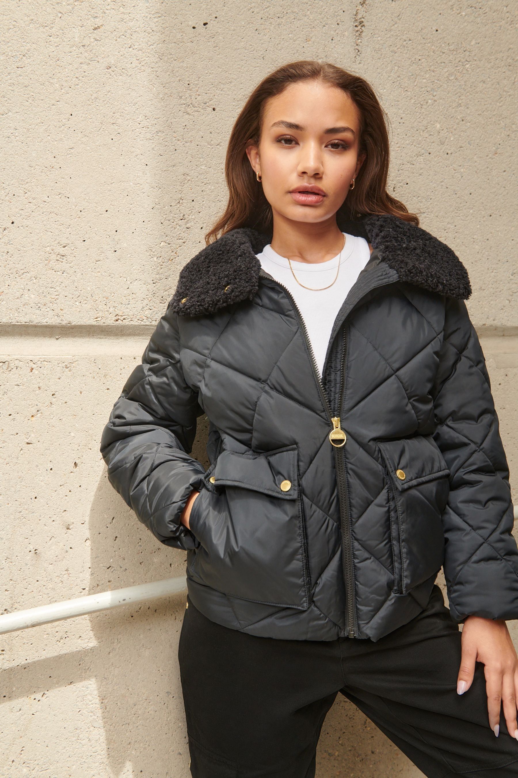 Kaufe Sie Schwarz Barbour International Norton Kastige Steppjacke mit Fellkragen bei Next Deutschland